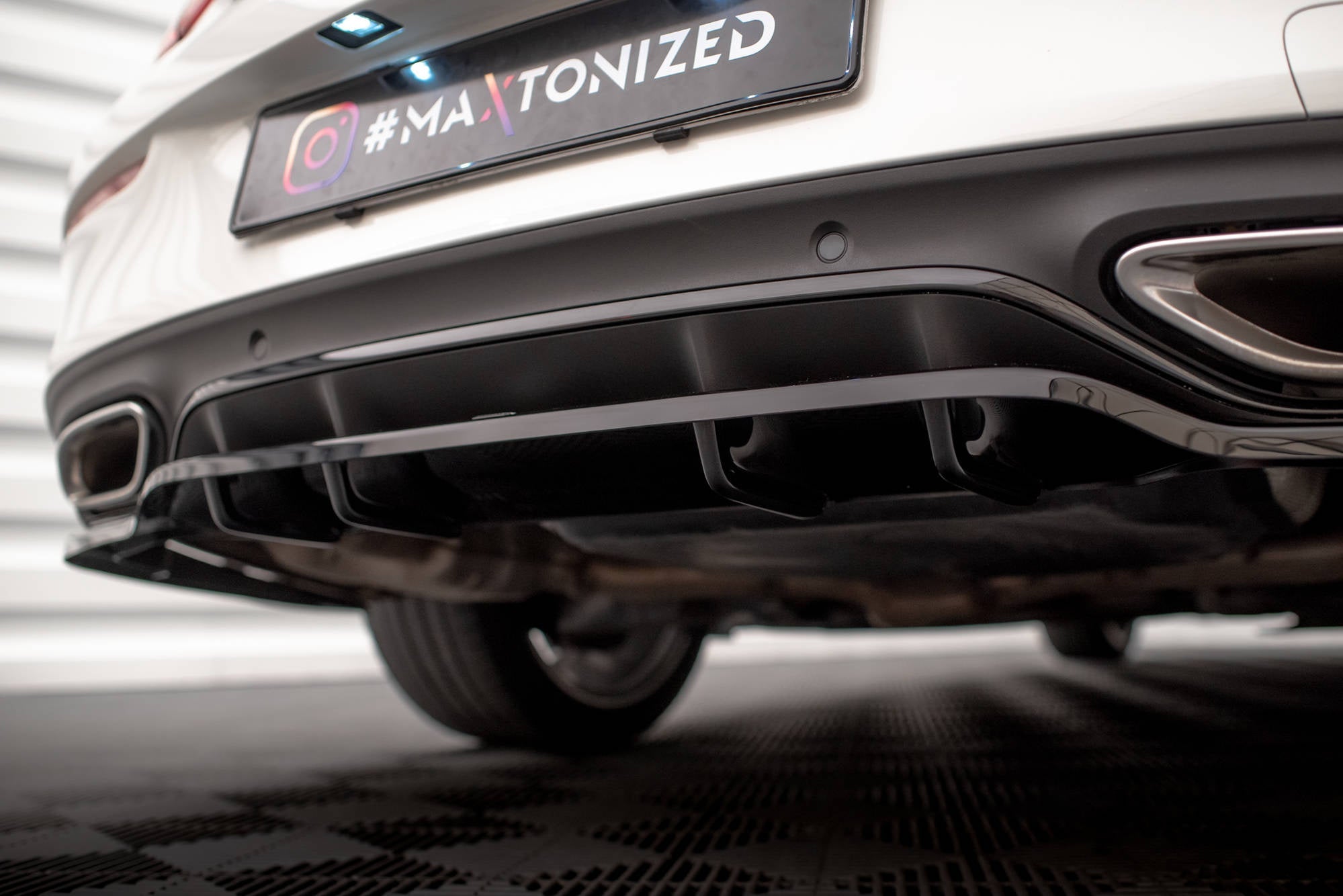Maxton Design Splitter trasero (With Vertical Bars) para Mercedes-Benz C Coupe AMG-Line C205 Facelift - imagen 2