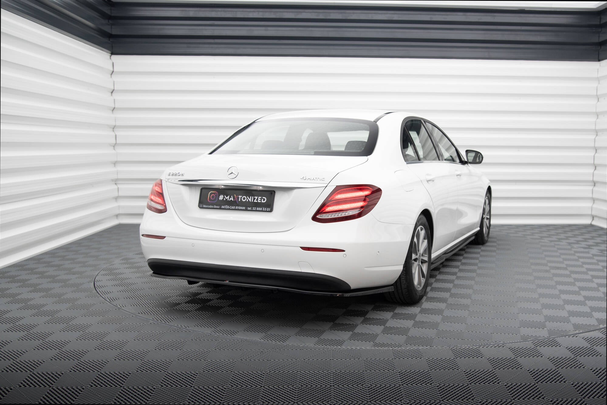 Maxton Design Splitter trasero (With Vertical Bars) para Mercedes-Benz E W213 - imagen 1