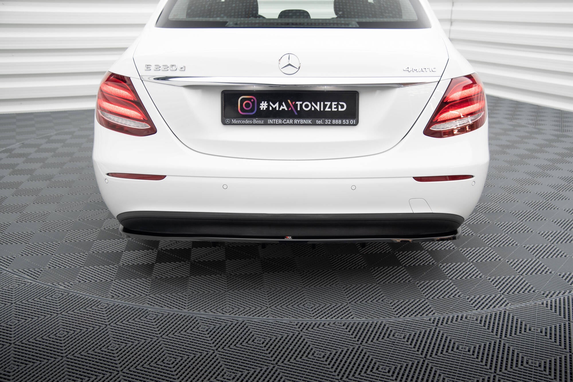 Maxton Design Splitter trasero (With Vertical Bars) para Mercedes-Benz E W213 - imagen 3
