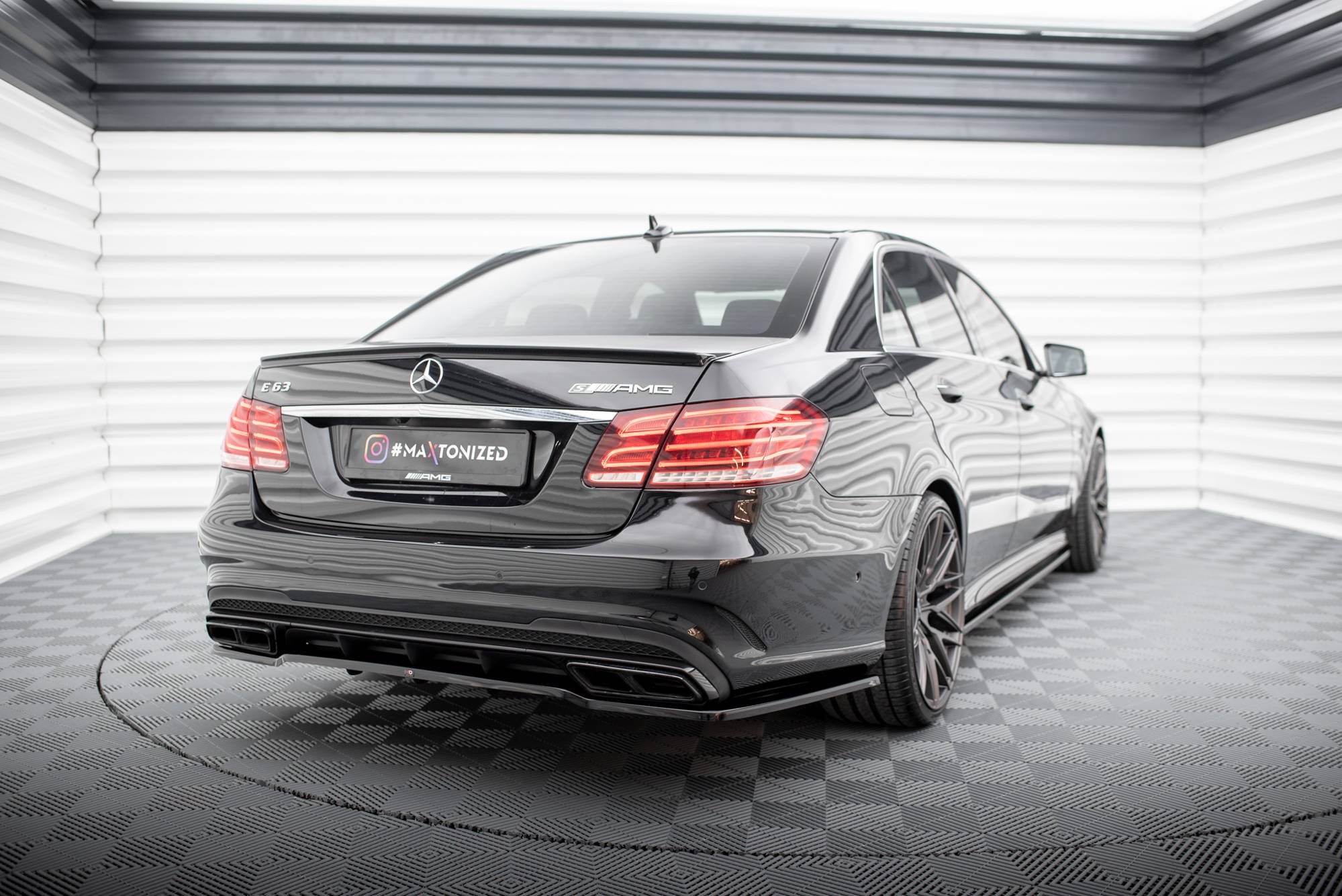Maxton Design Splitter trasero (With Vertical Bars) para Mercedes-Benz E63 AMG Sedan W212 Facelift - imagen 2