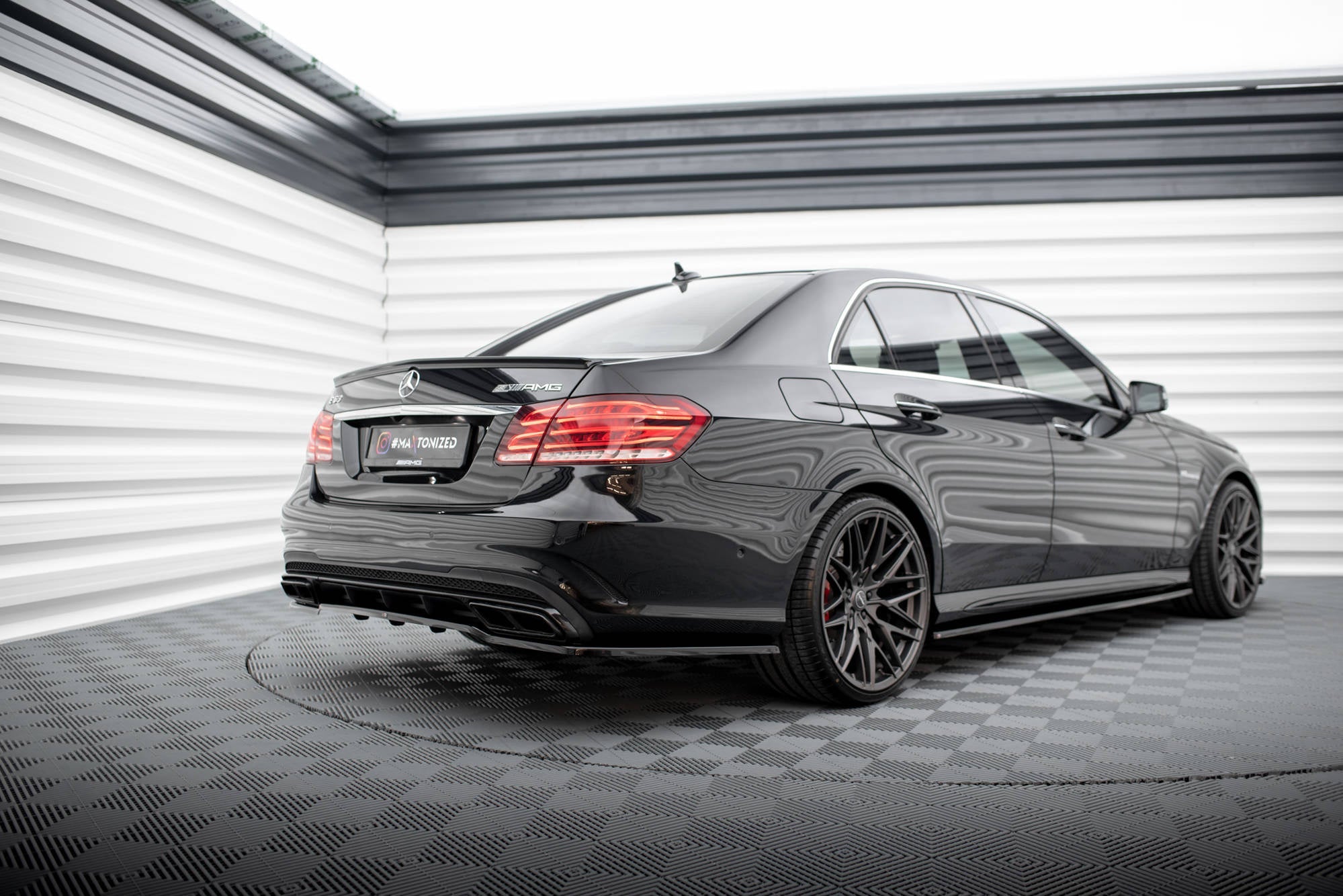 Maxton Design Splitter trasero (With Vertical Bars) para Mercedes-Benz E63 AMG Sedan W212 Facelift - imagen 5