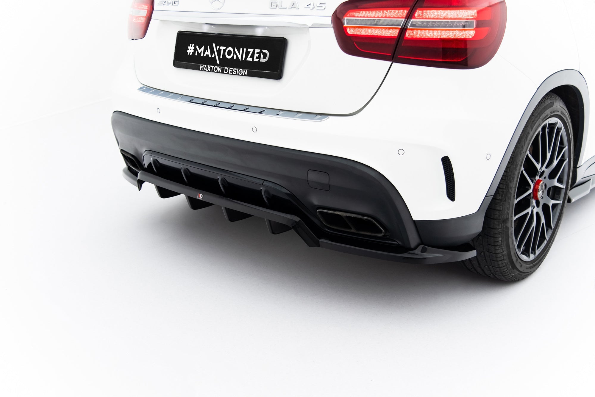 Maxton Design Splitter trasero (With Vertical Bars) para Mercedes-Benz GLA 45 AMG X156 Facelift - imagen 2