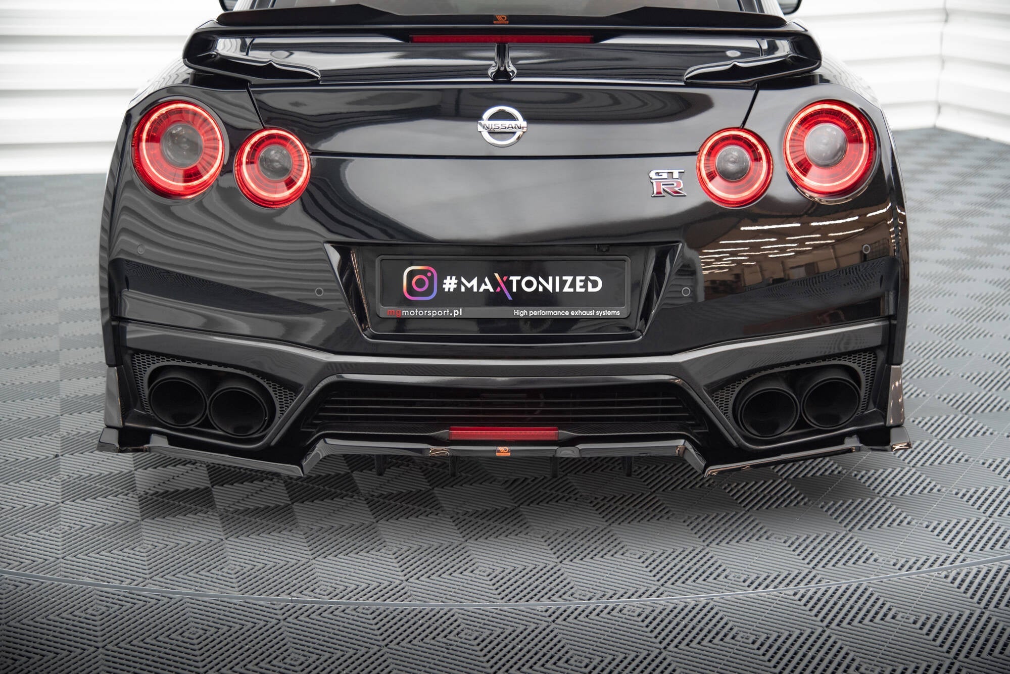 Maxton Design Splitter trasero (With Vertical Bars) para Nissan GTR R35 Facelift - imagen 1