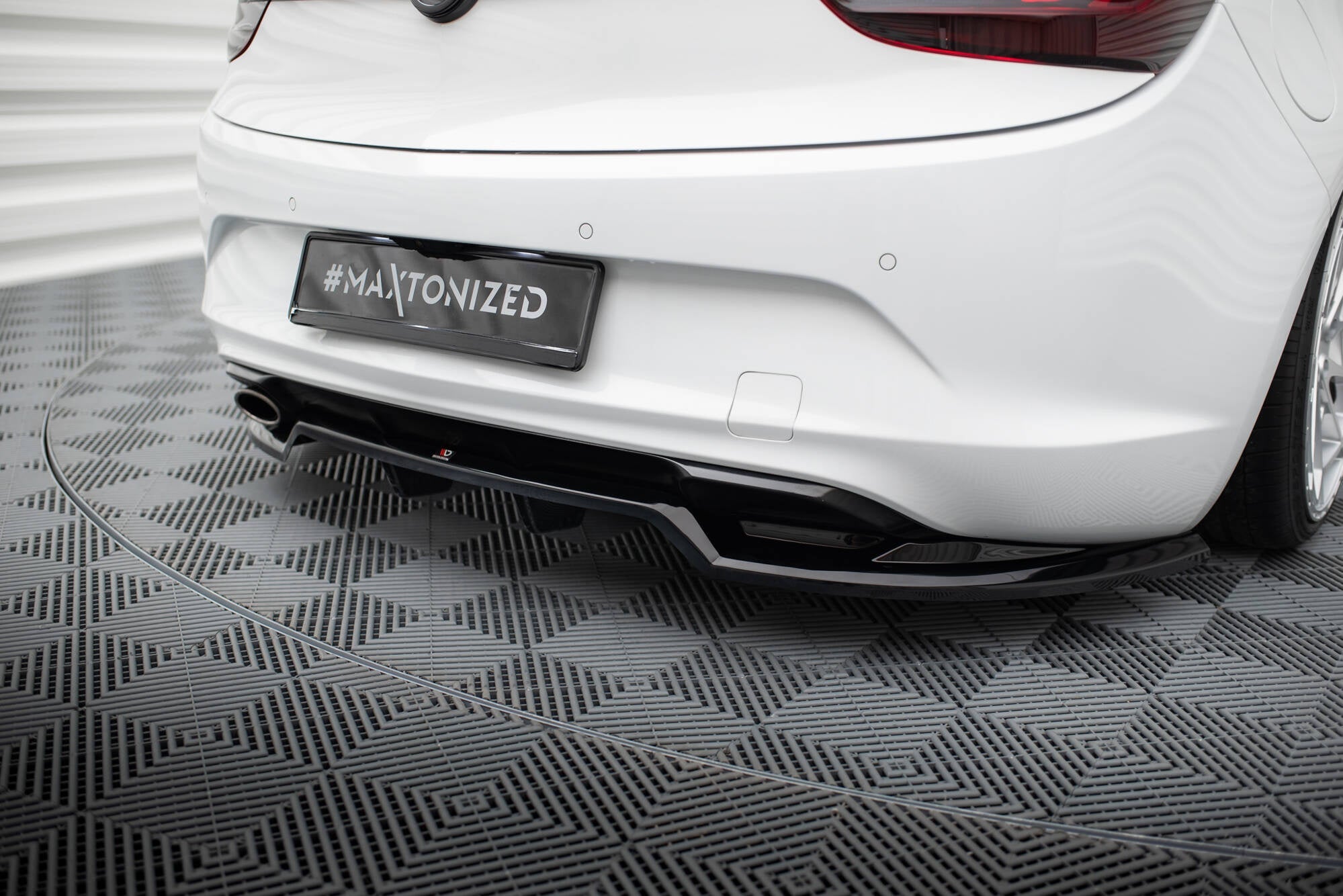 Maxton Design Splitter trasero (With Vertical Bars) para Opel Cascada - imagen 2