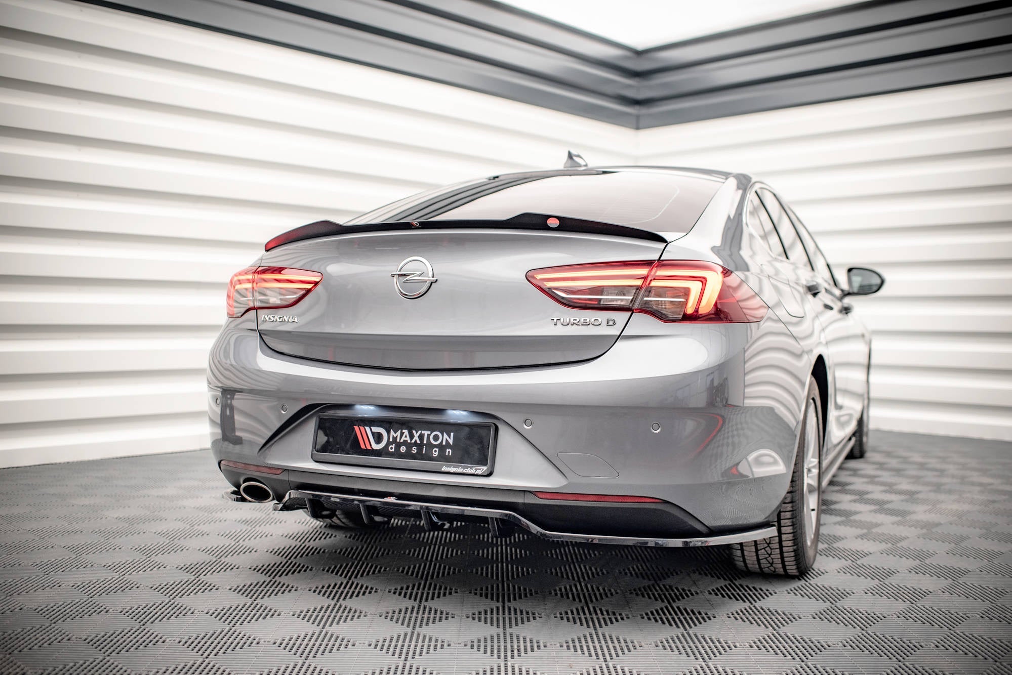 Maxton Design Splitter trasero (With Vertical Bars) para Opel Insignia Mk2 - imagen 1
