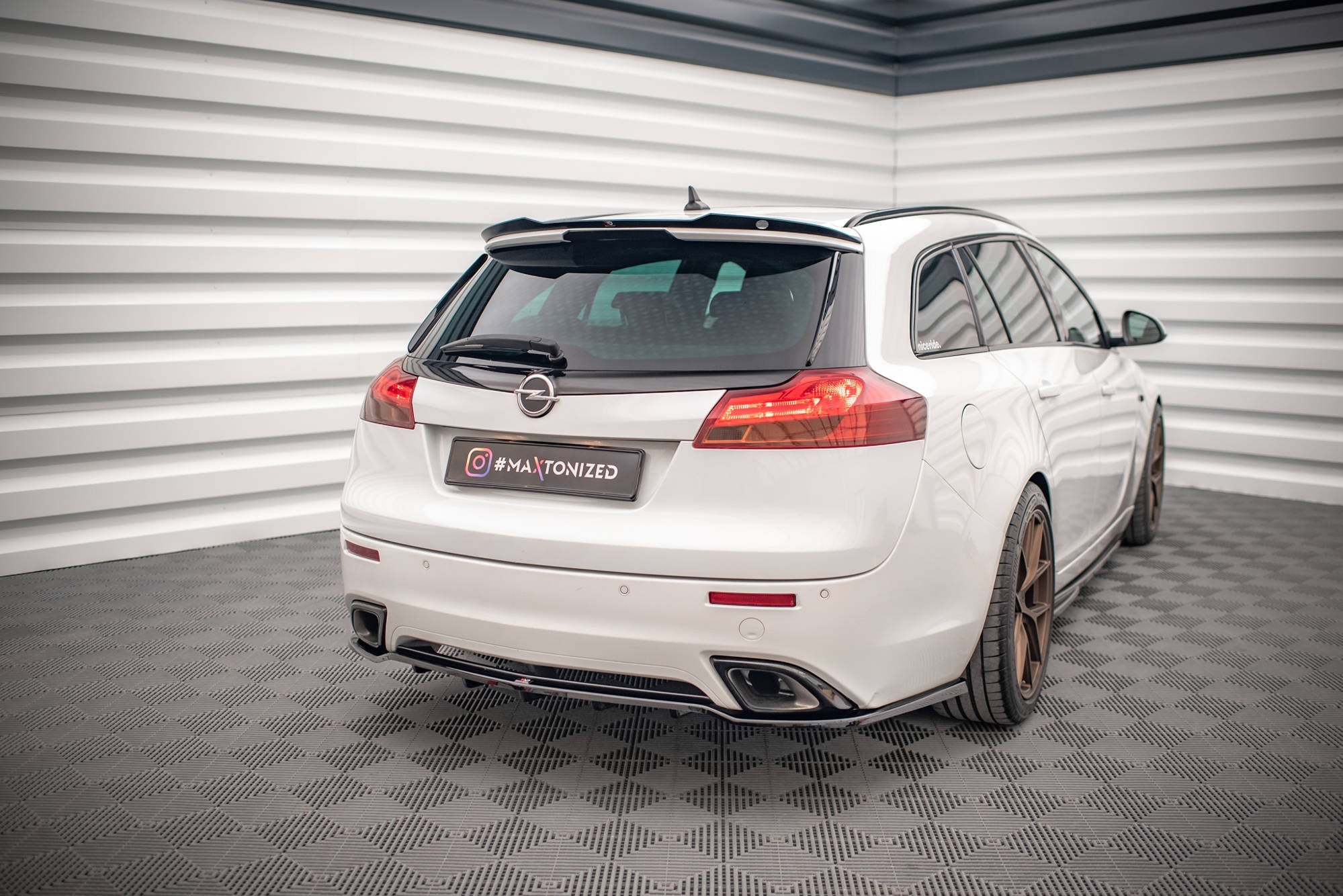 Maxton Design Splitter trasero (With Vertical Bars) para Opel Insignia OPC Mk1 - imagen 3