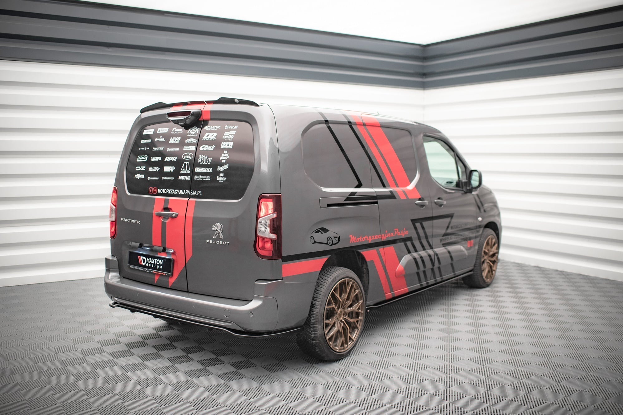 Maxton Design Splitter trasero (With Vertical Bars) para Peugeot Partner Long Mk3 - imagen 1