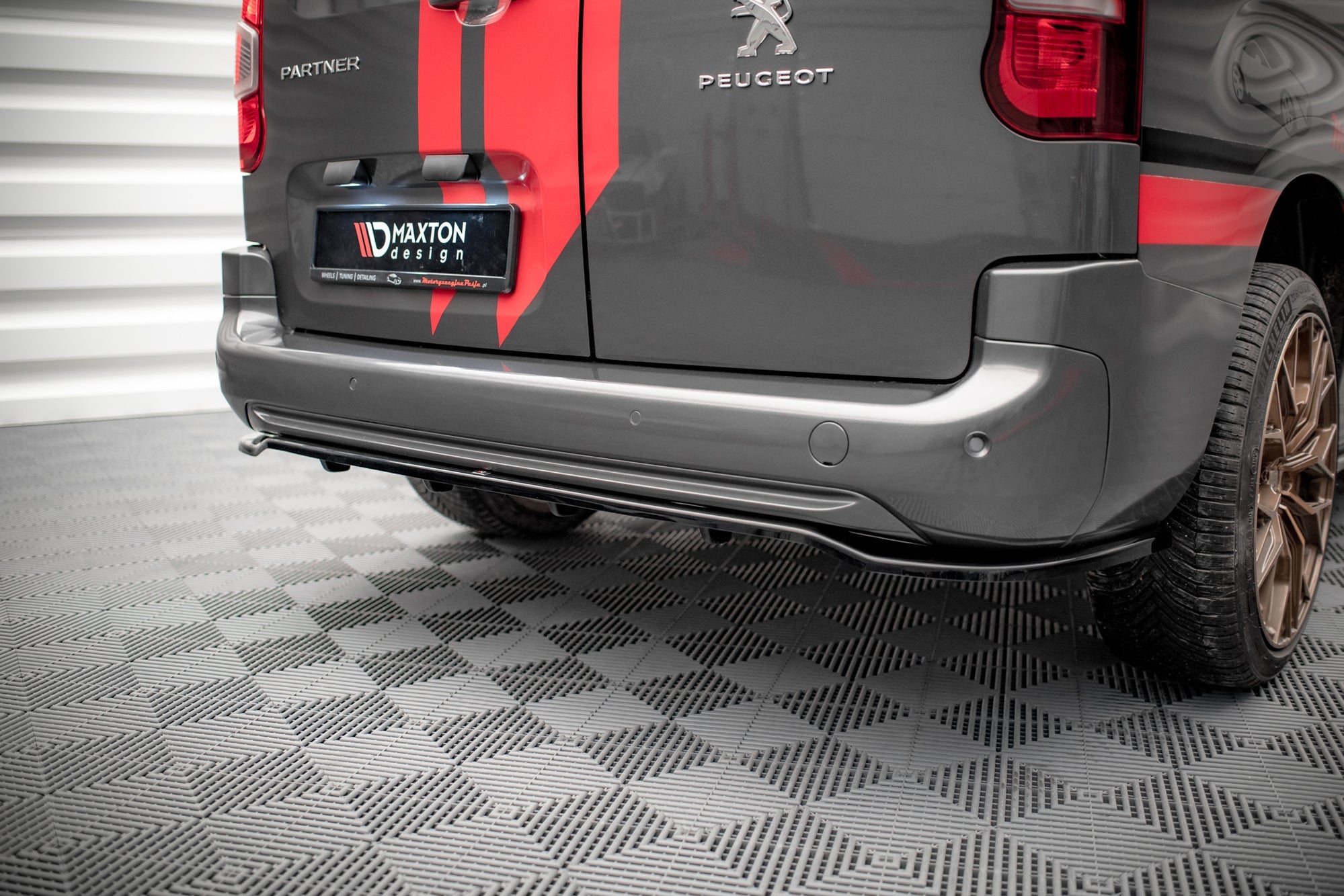 Maxton Design Splitter trasero (With Vertical Bars) para Peugeot Partner Long Mk3 - imagen 2