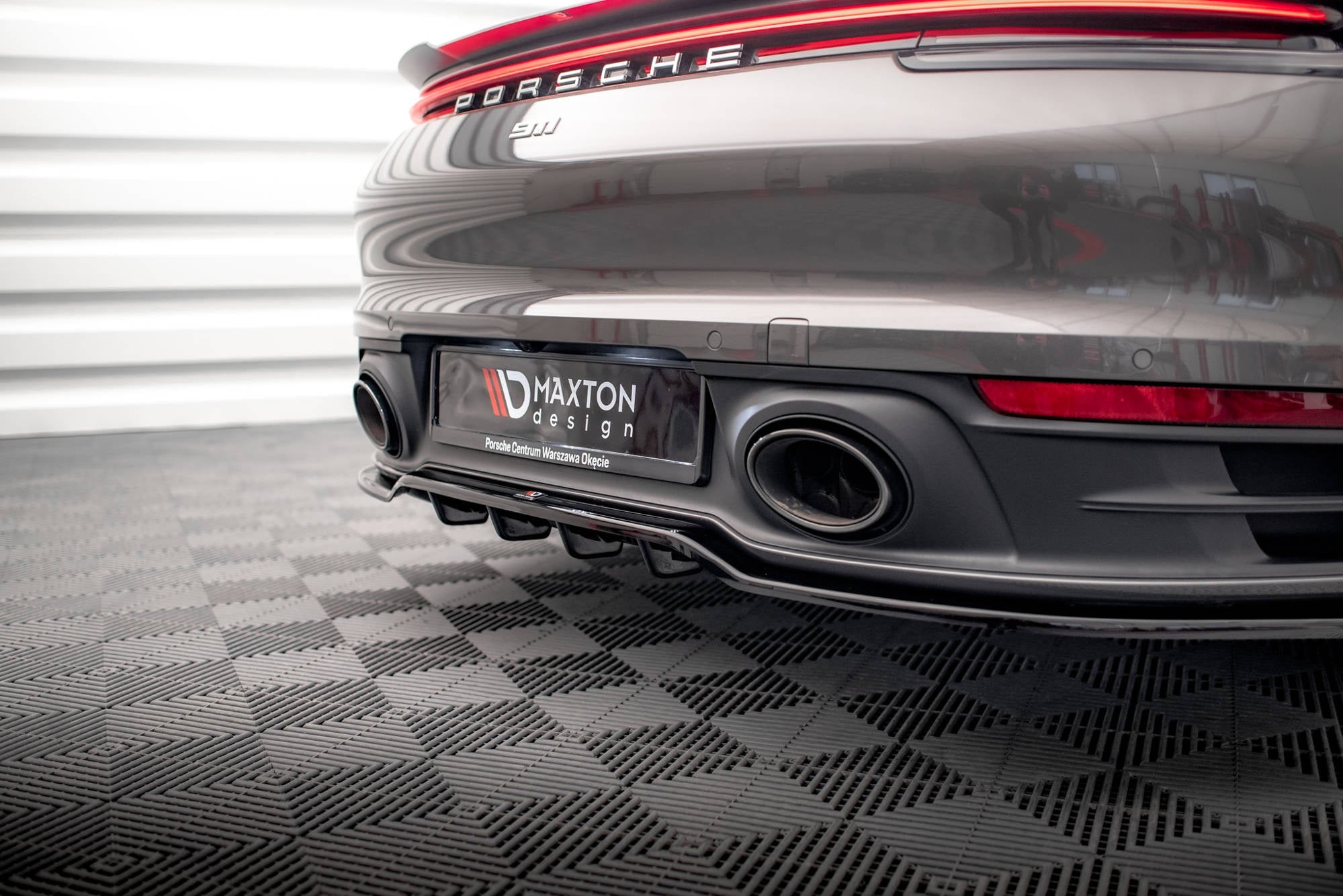 Maxton Design Splitter trasero (With Vertical Bars) para Porsche 911 Carrera 4S 992 - imagen 3