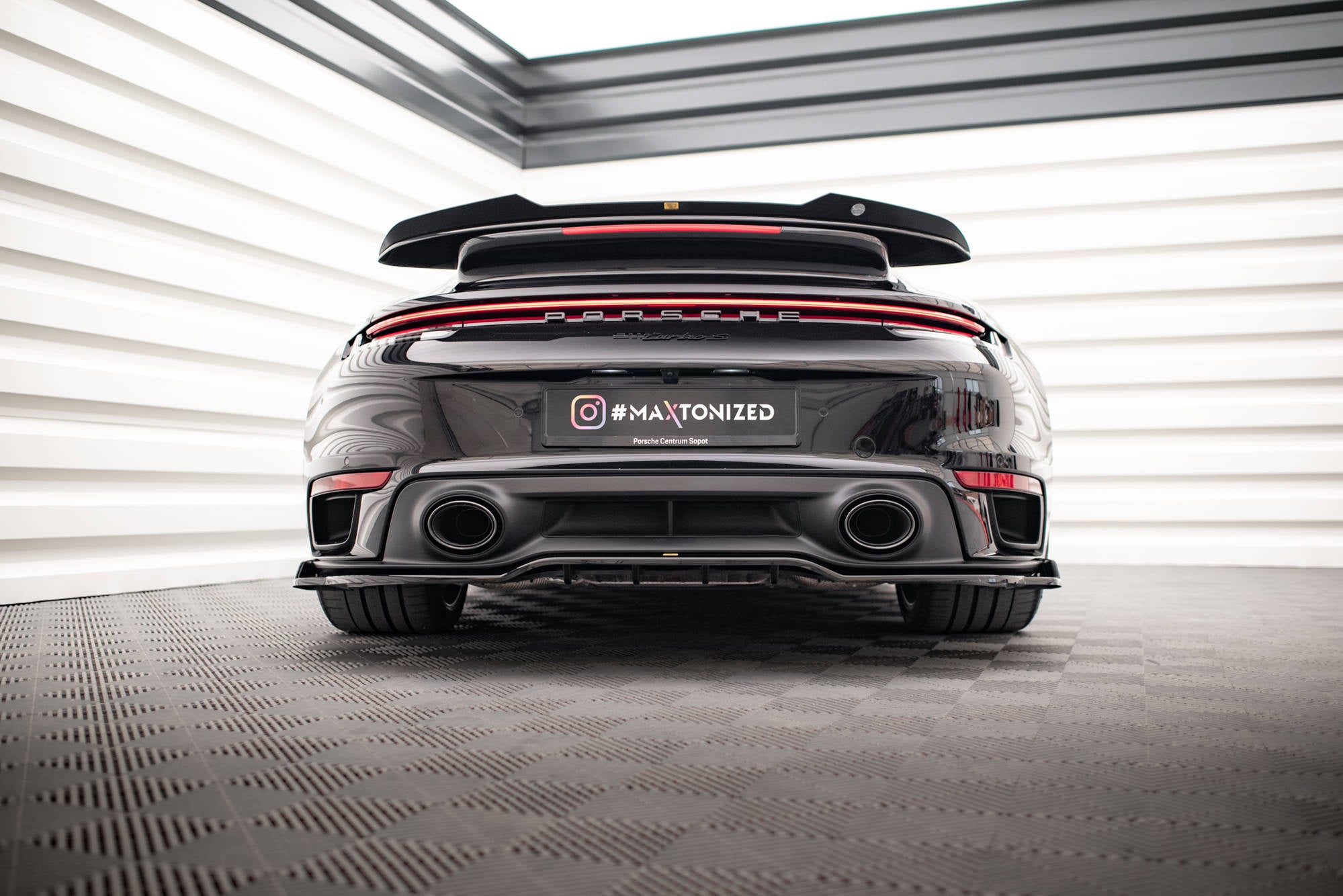 Maxton Design Splitter trasero (With Vertical Bars) para Porsche 911 Turbo S 992 - imagen 2