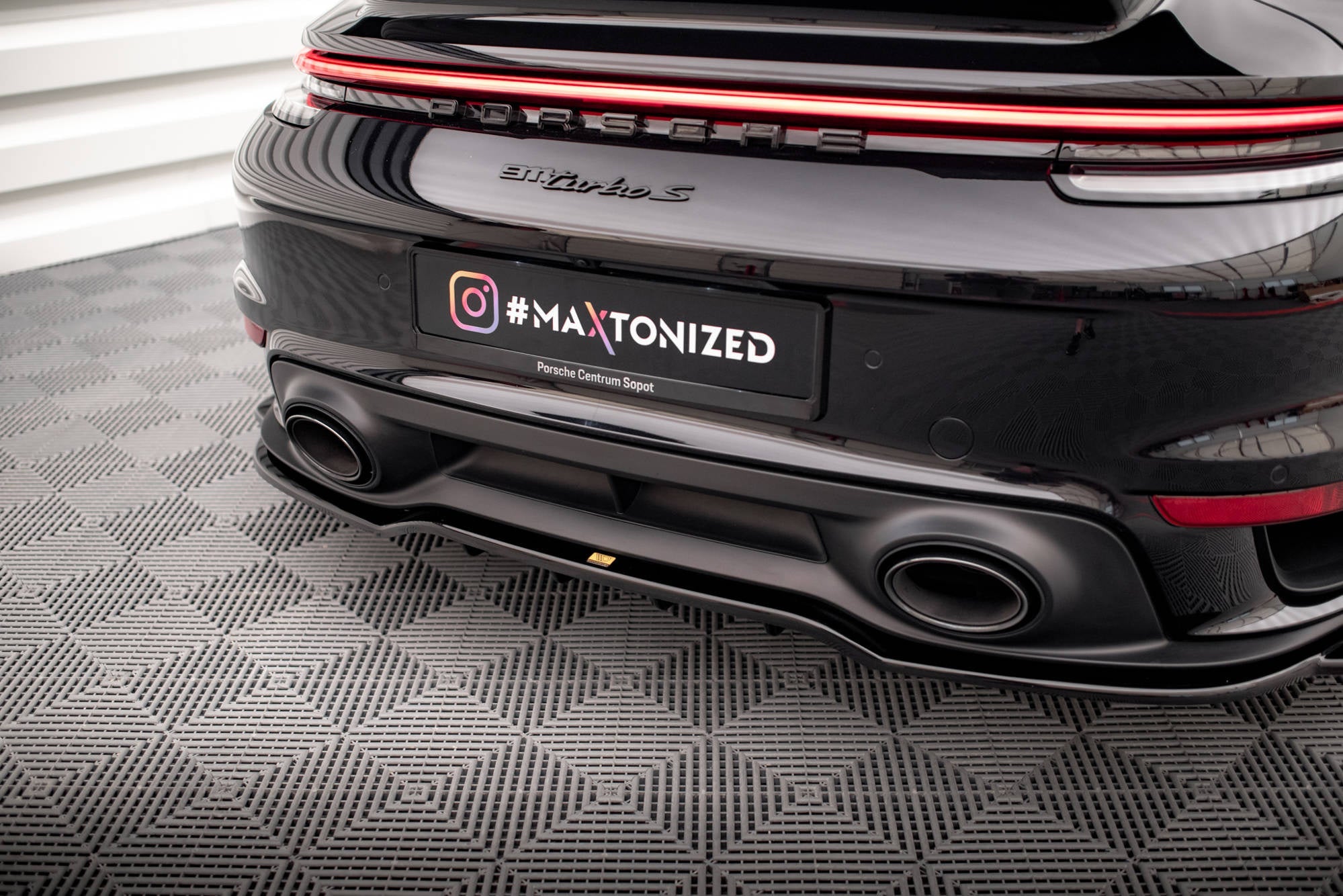 Maxton Design Splitter trasero (With Vertical Bars) para Porsche 911 Turbo S 992 - imagen 1