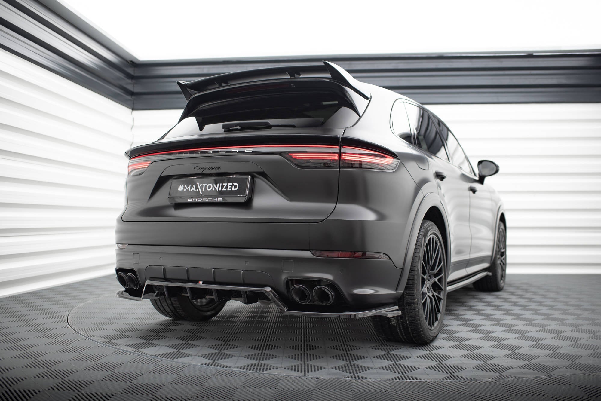 Maxton Design Splitter trasero (With Vertical Bars) para Porsche Cayenne Sport Design SUV / Coupe Mk3 - imagen 2