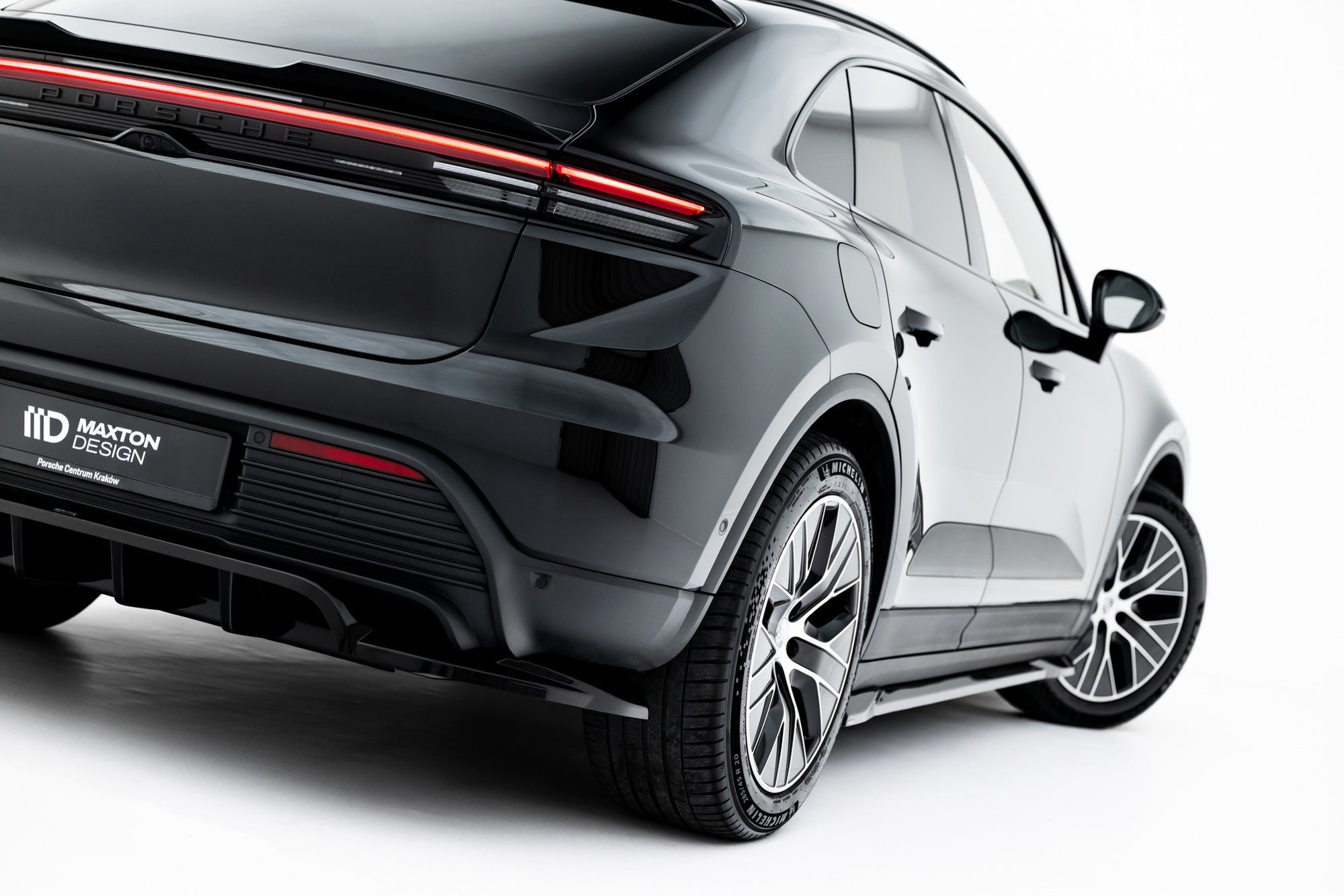 Maxton Design Splitter trasero (With Vertical Bars) para Porsche Macan EV Mk1 - imagen 3