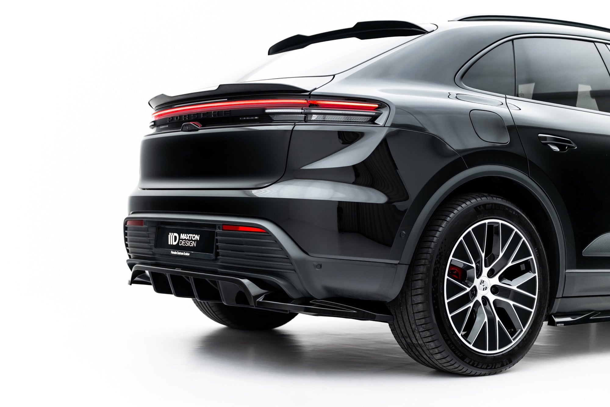 Maxton Design Splitter trasero (With Vertical Bars) para Porsche Macan EV Mk1 - imagen 6