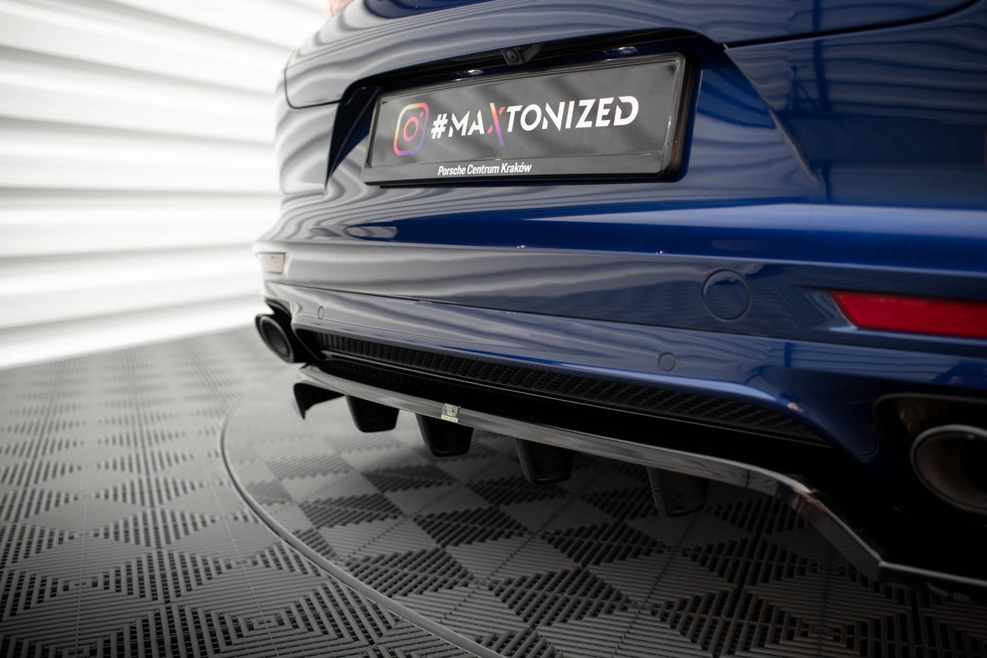 Maxton Design Splitter trasero (With Vertical Bars) para Porsche Panamera E-Hybrid 971 Facelift - imagen 2