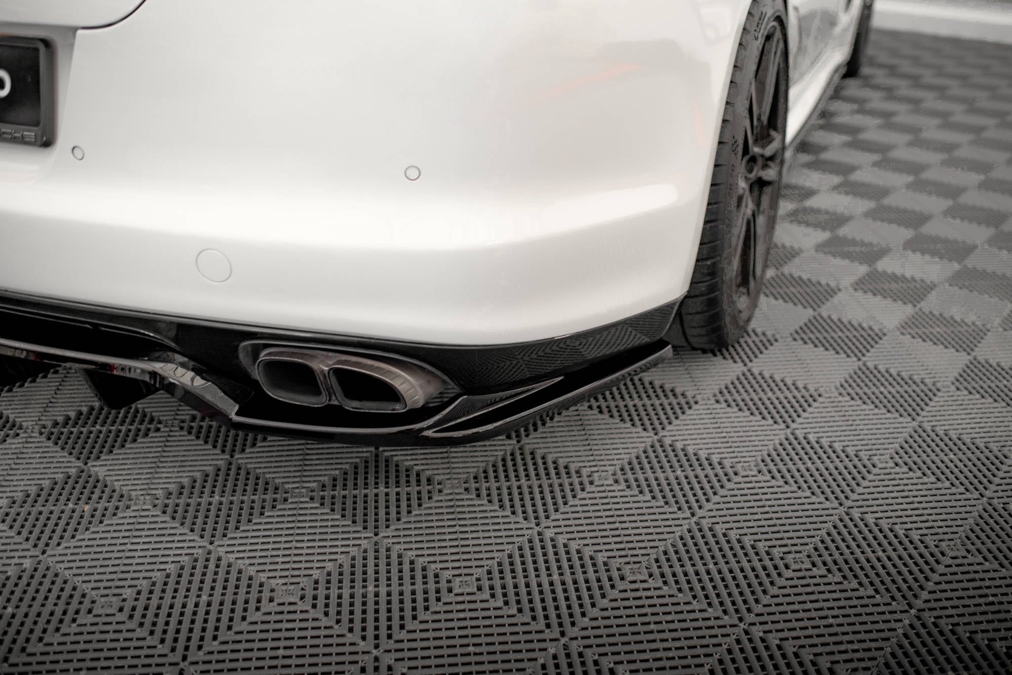 Maxton Design Splitter trasero (With Vertical Bars) para Porsche Panamera Turbo 970 - imagen 3