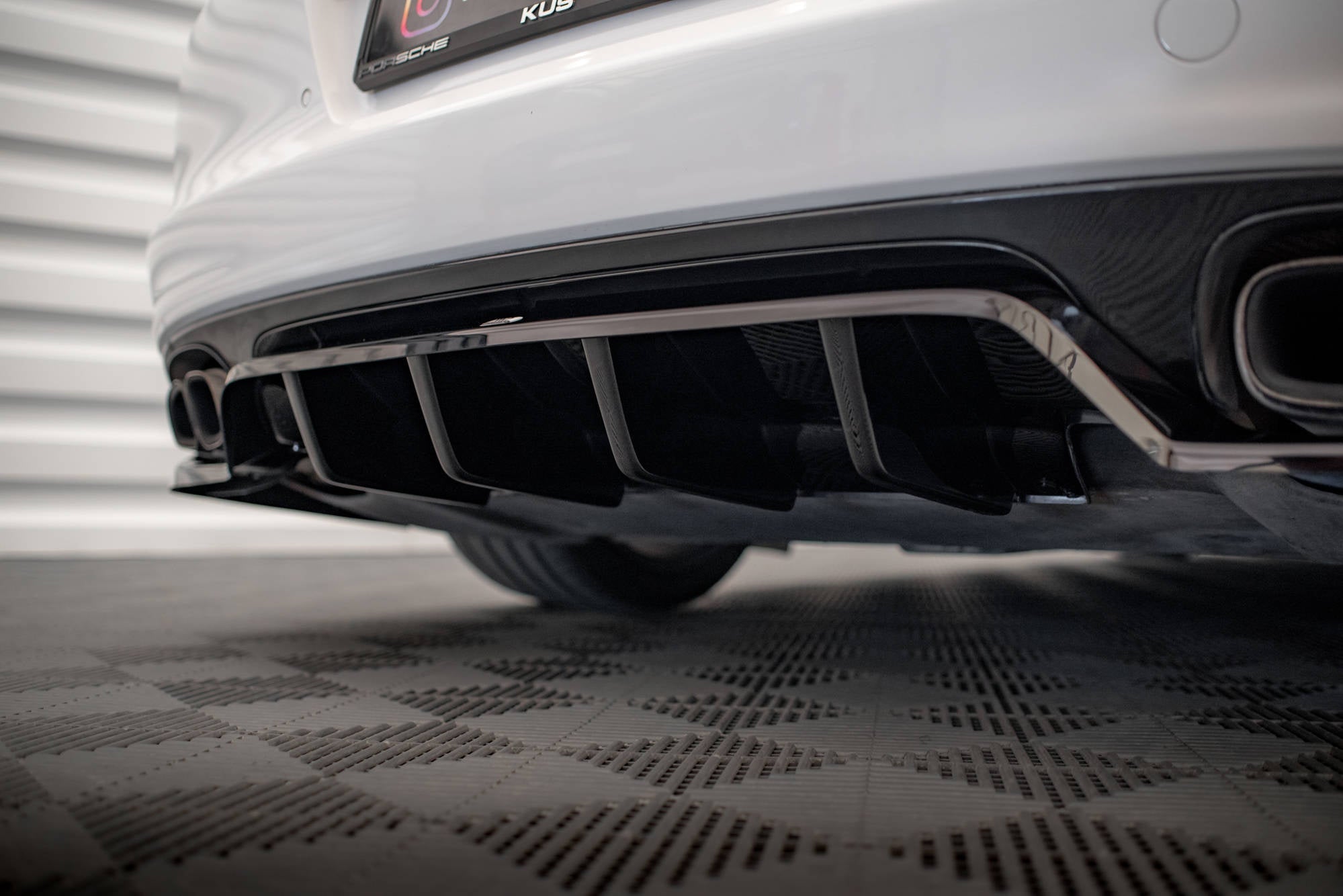 Maxton Design Splitter trasero (With Vertical Bars) para Porsche Panamera Turbo 970 - imagen 5