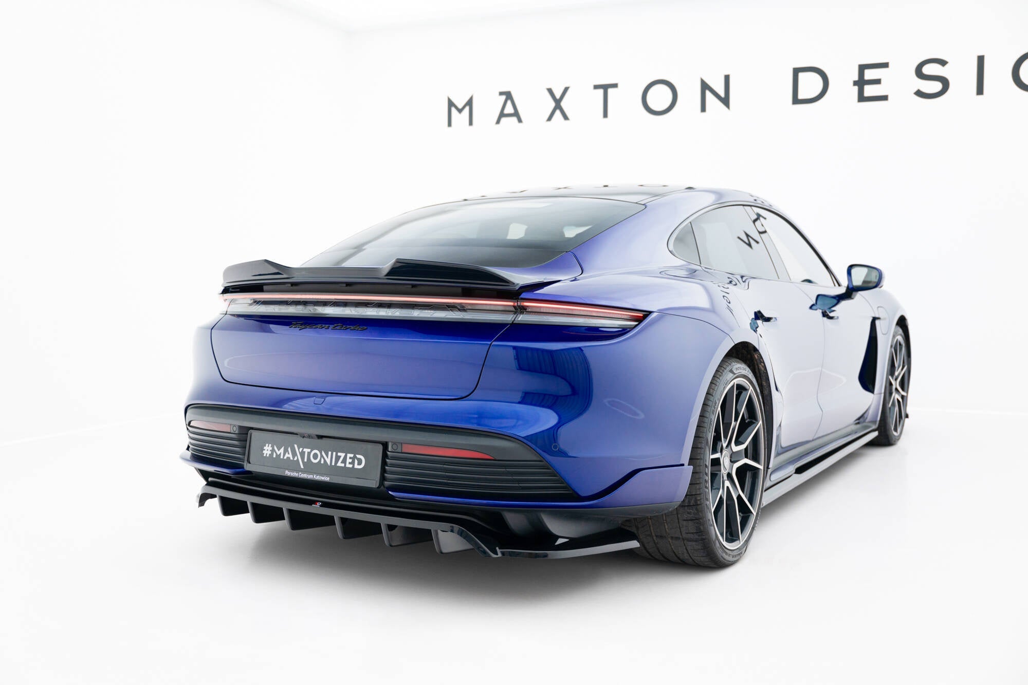 Maxton Design Splitter trasero (With Vertical Bars) para Porsche Taycan Turbo S Mk1 - imagen 1