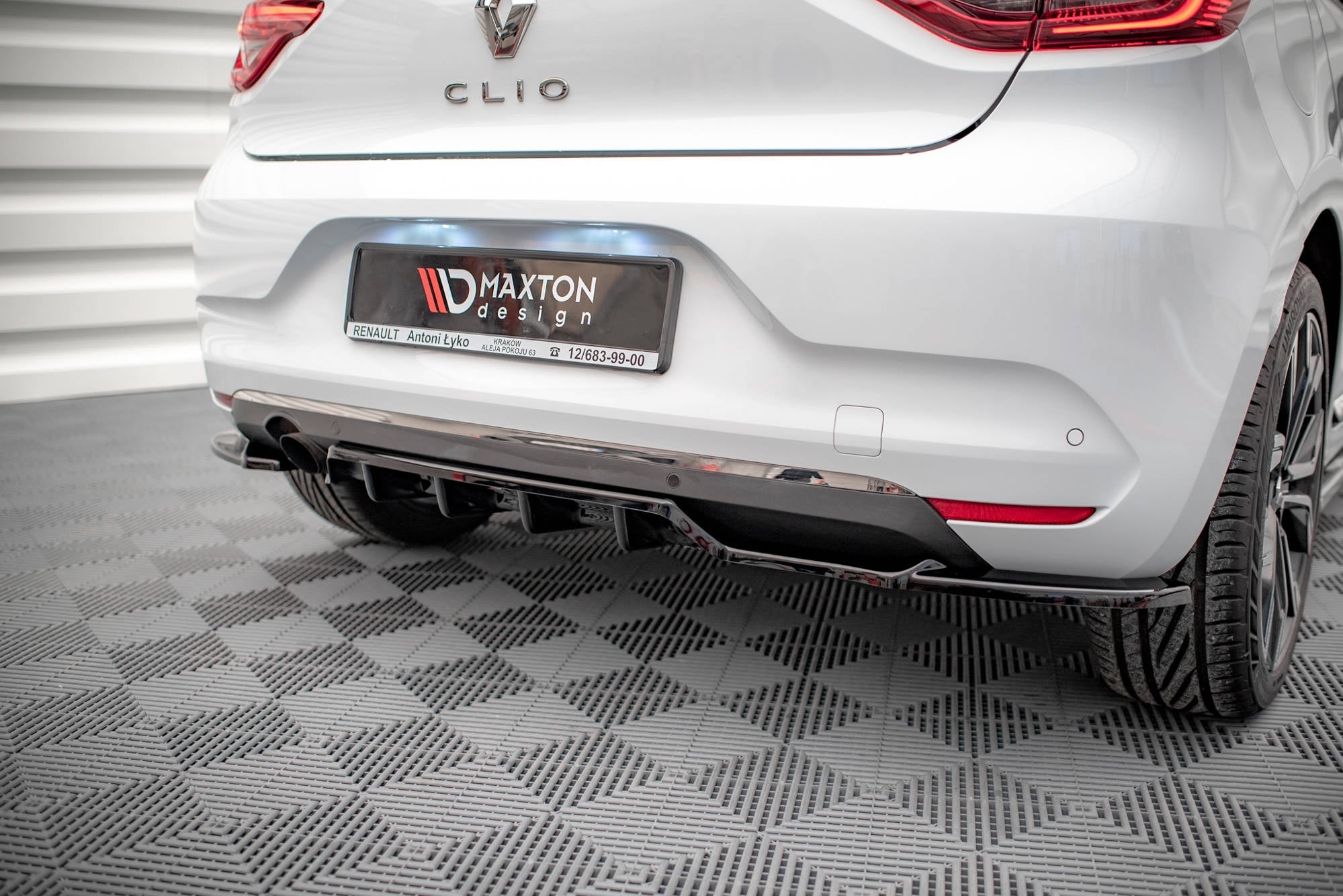 Maxton Design Splitter trasero (With Vertical Bars) para Renault Clio Mk5 - imagen 1