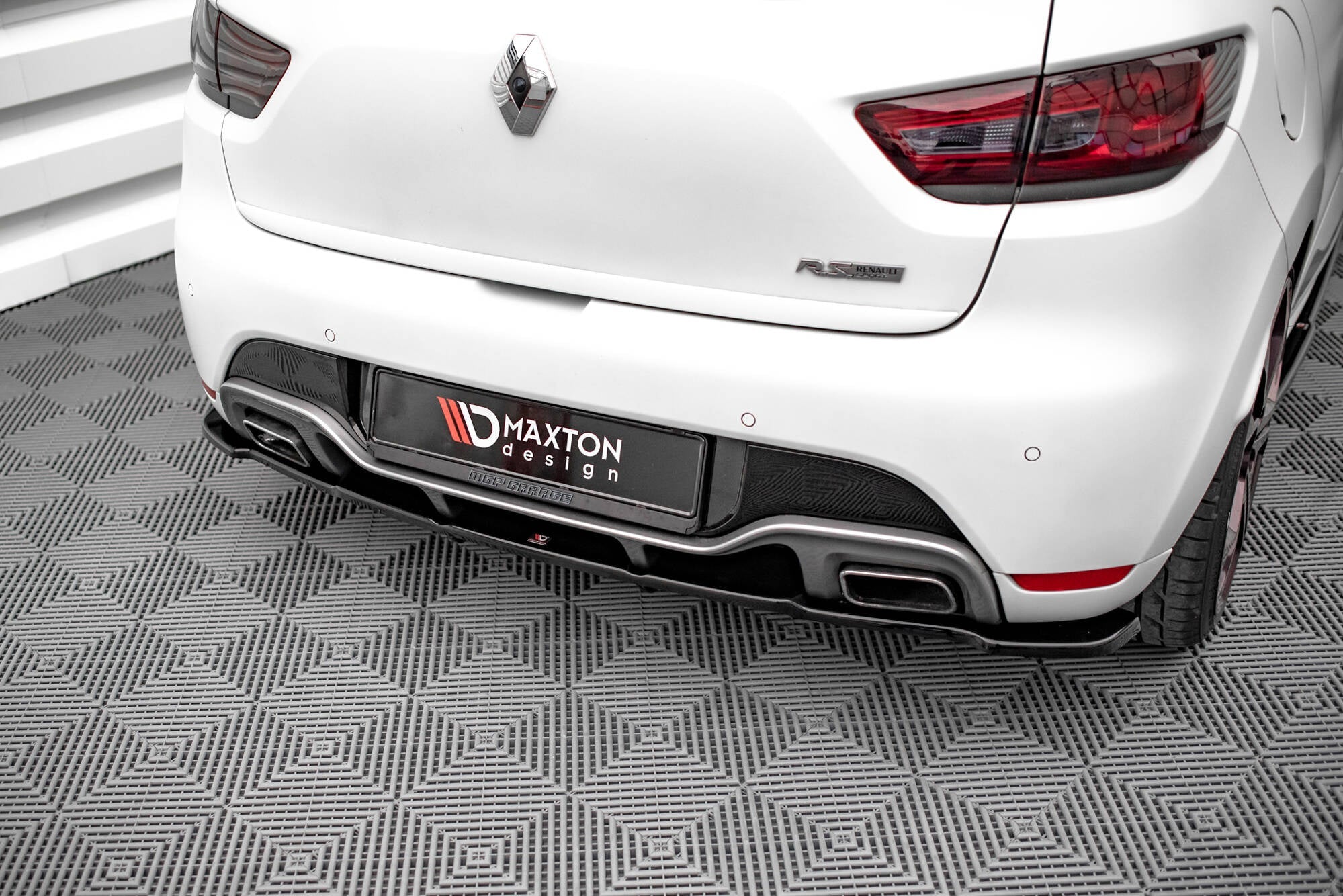 Maxton Design Splitter trasero (With Vertical Bars) para Renault Clio RS Mk4 - imagen 3