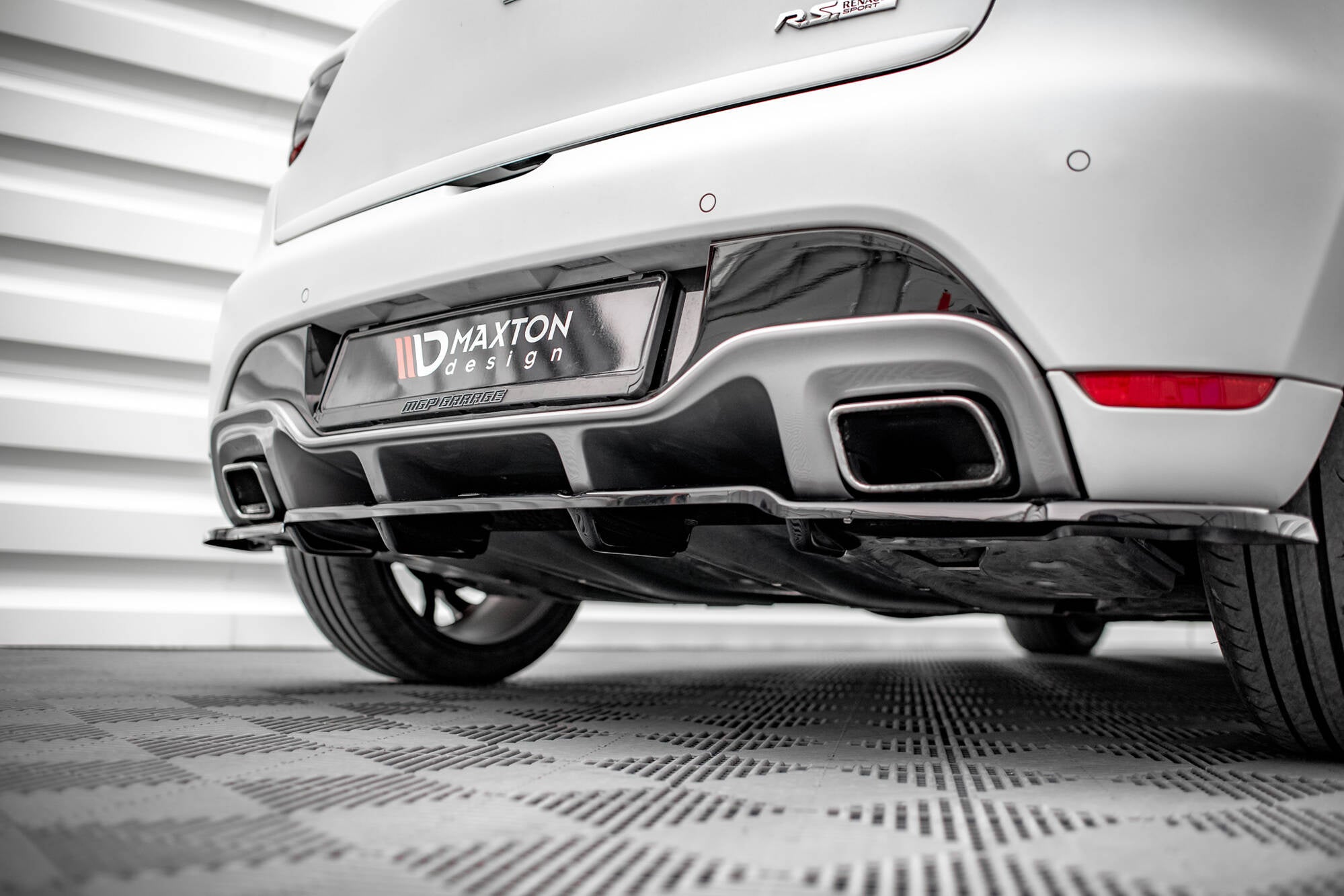 Maxton Design Splitter trasero (With Vertical Bars) para Renault Clio RS Mk4 - imagen 4