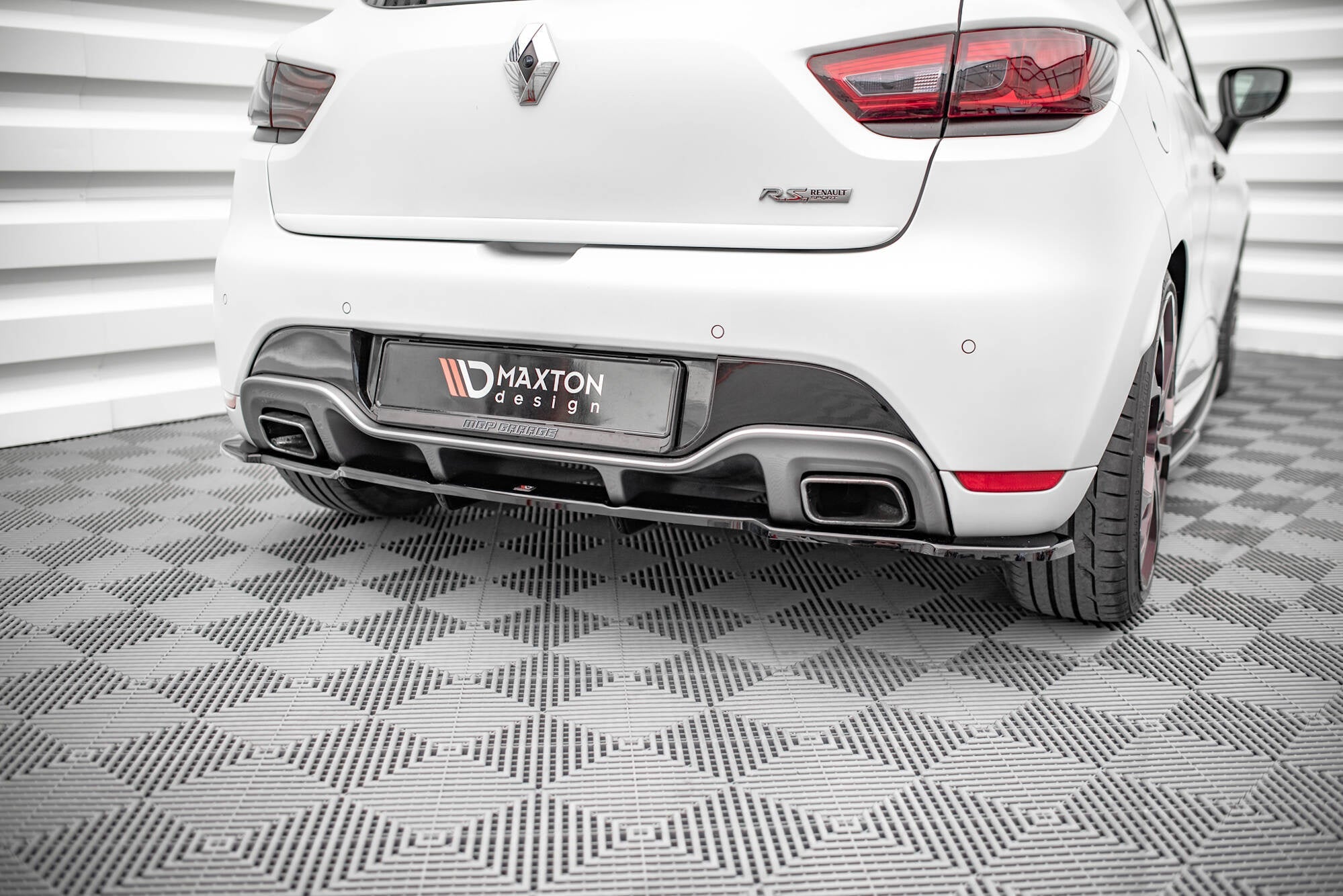 Maxton Design Splitter trasero (With Vertical Bars) para Renault Clio RS Mk4 - imagen 1