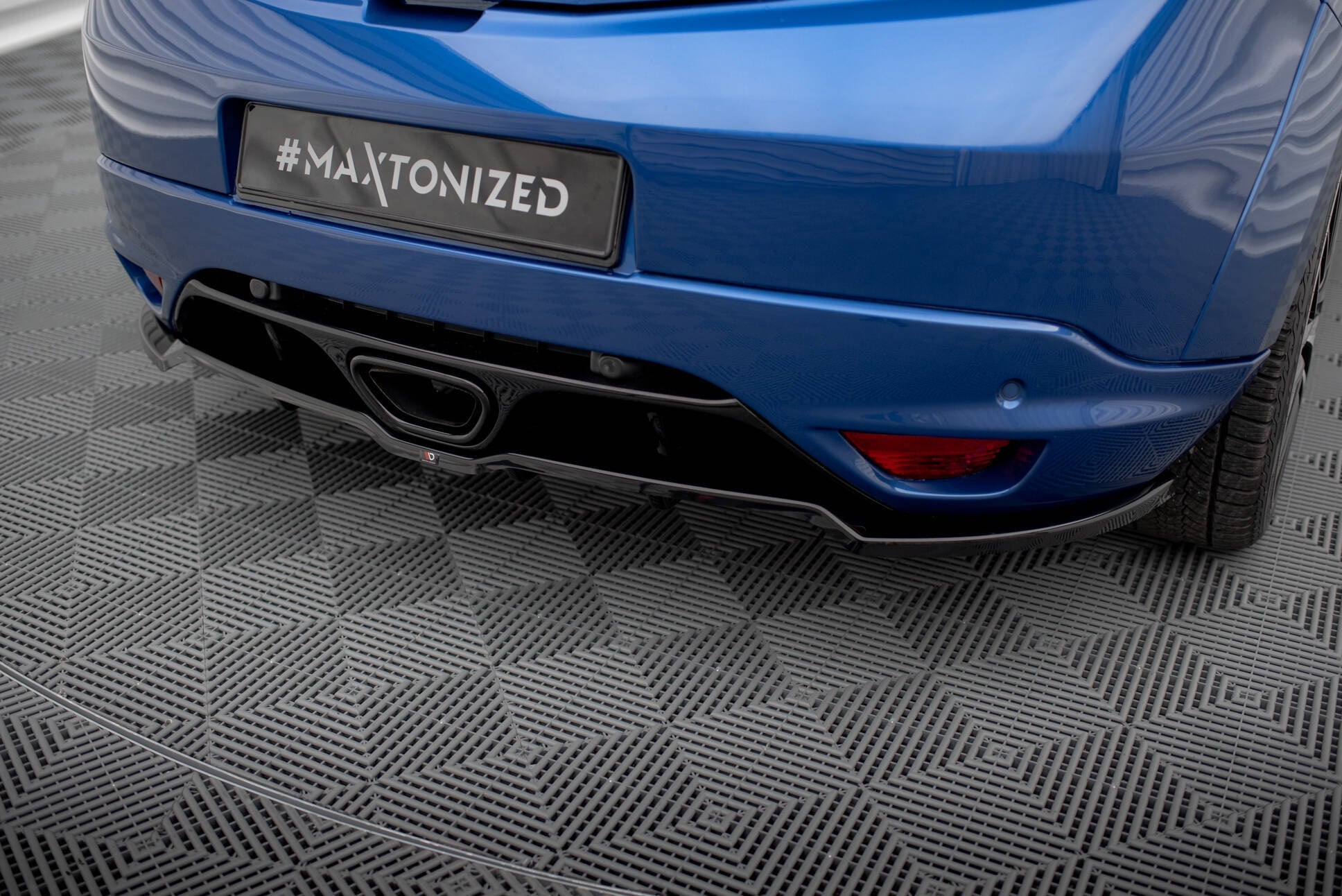 Maxton Design Splitter trasero (With Vertical Bars) para Renault Megane RS Mk3 - imagen 3