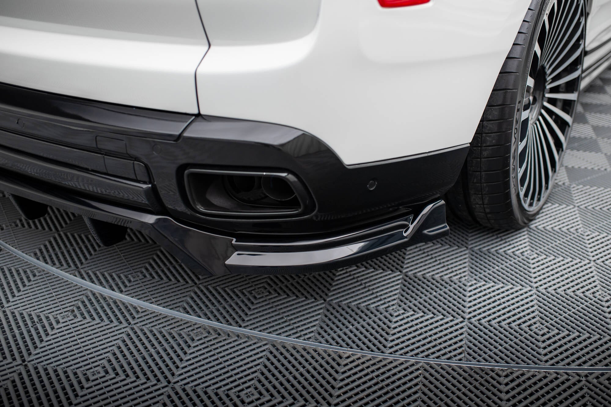 Maxton Design Splitter trasero (With Vertical Bars) para Rolls Royce Cullinan - imagen 4
