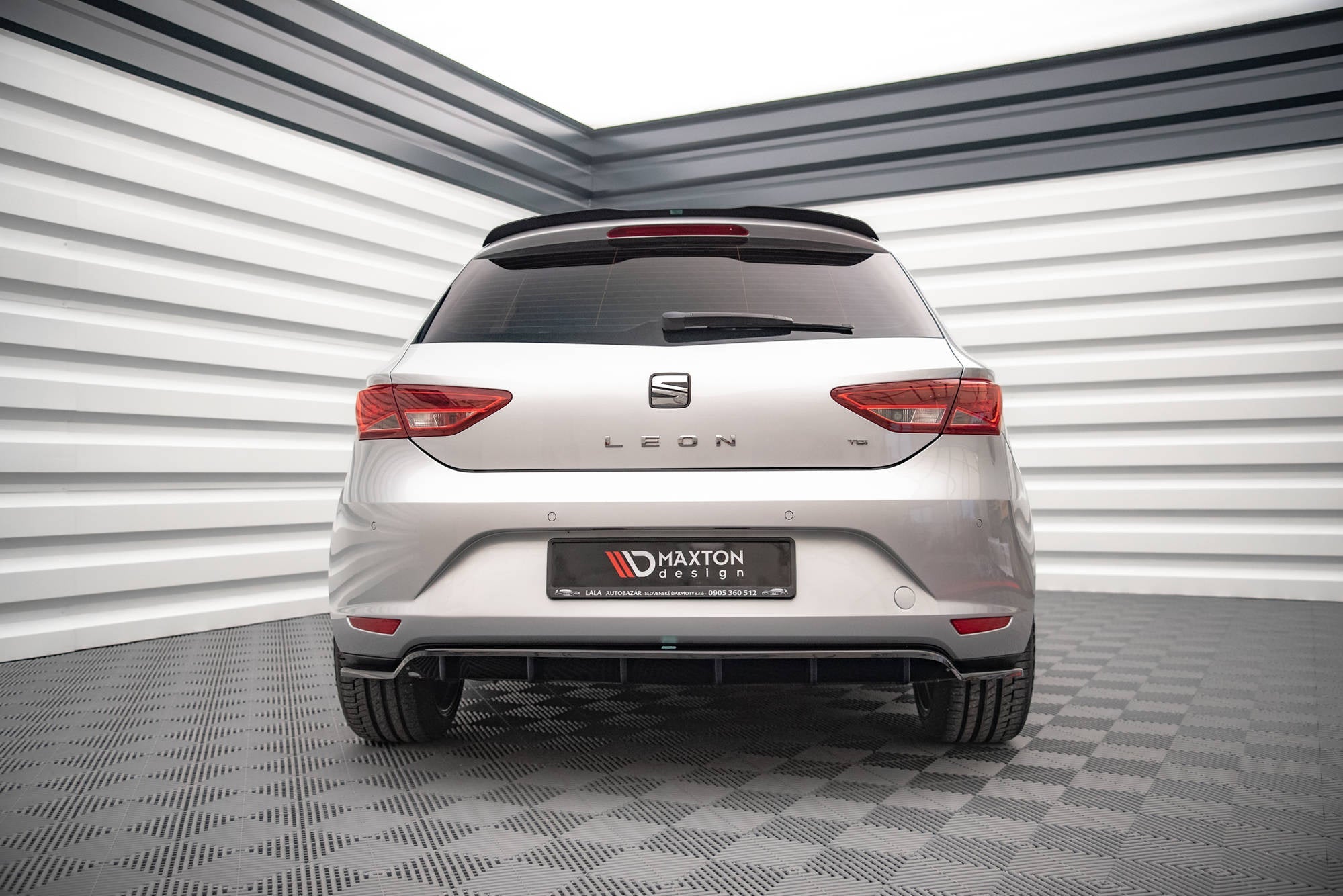 Maxton Design Splitter trasero (With Vertical Bars) para Seat Leon Hatchback Mk3 - imagen 2