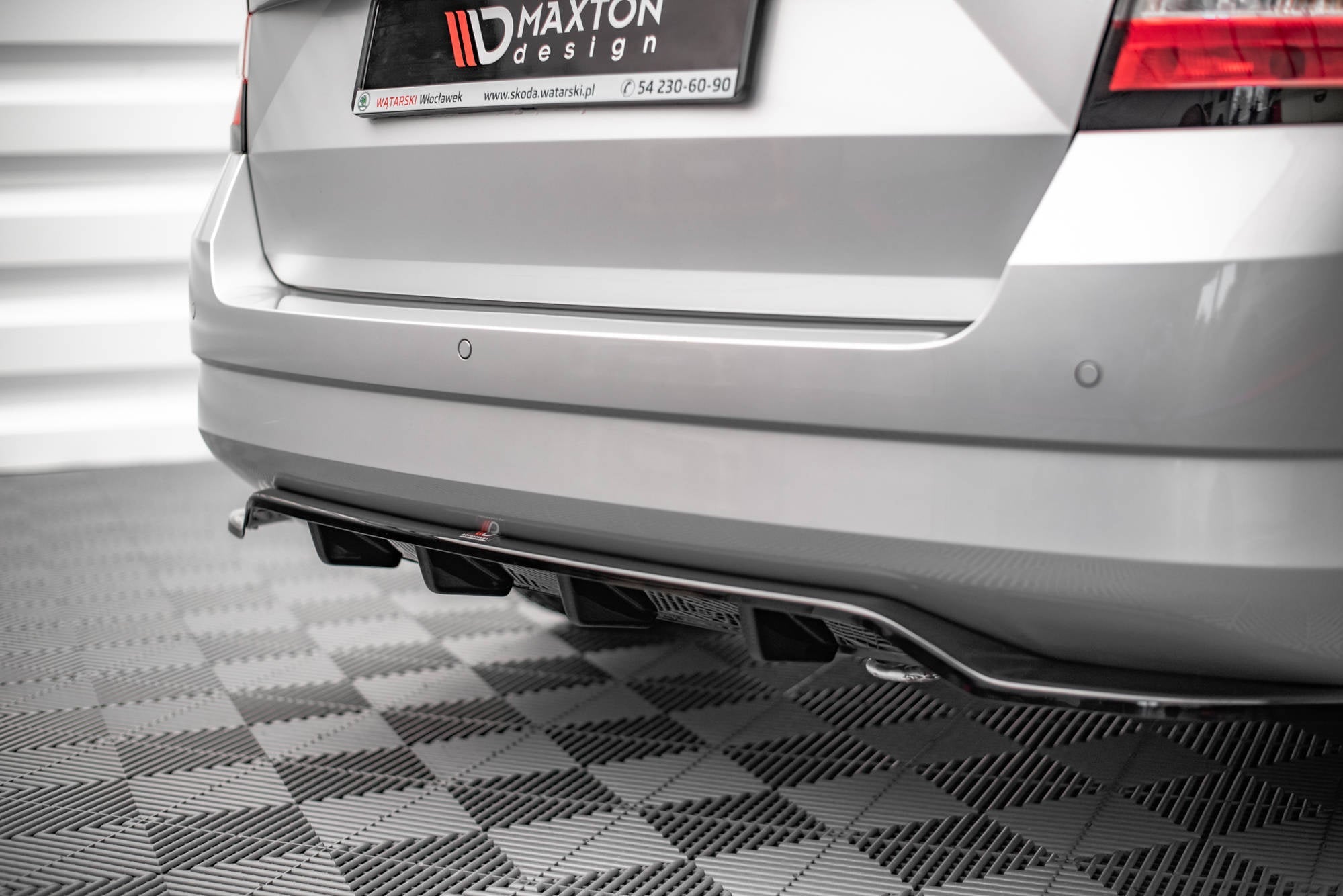 Maxton Design Splitter trasero (With Vertical Bars) para Skoda Fabia Combi Mk3 - imagen 2