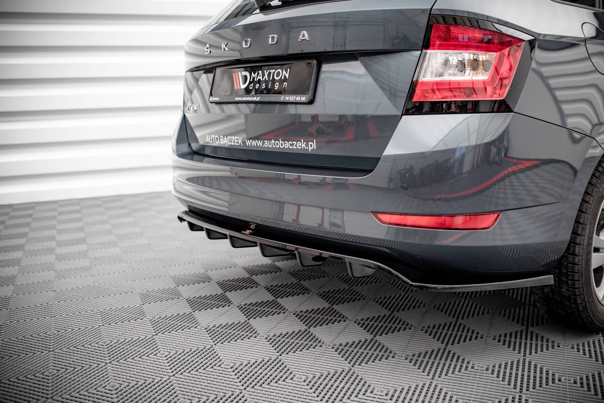 Maxton Design Splitter trasero (With Vertical Bars) para Skoda Fabia Combi Mk3 Facelift - imagen 1