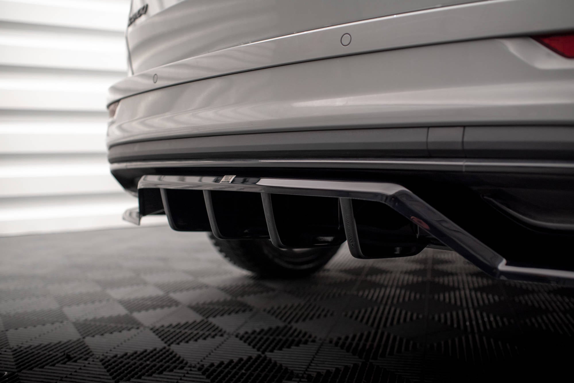 Maxton Design Splitter trasero (With Vertical Bars) para Skoda Karoq Sportline Mk1 Facelift - imagen 4