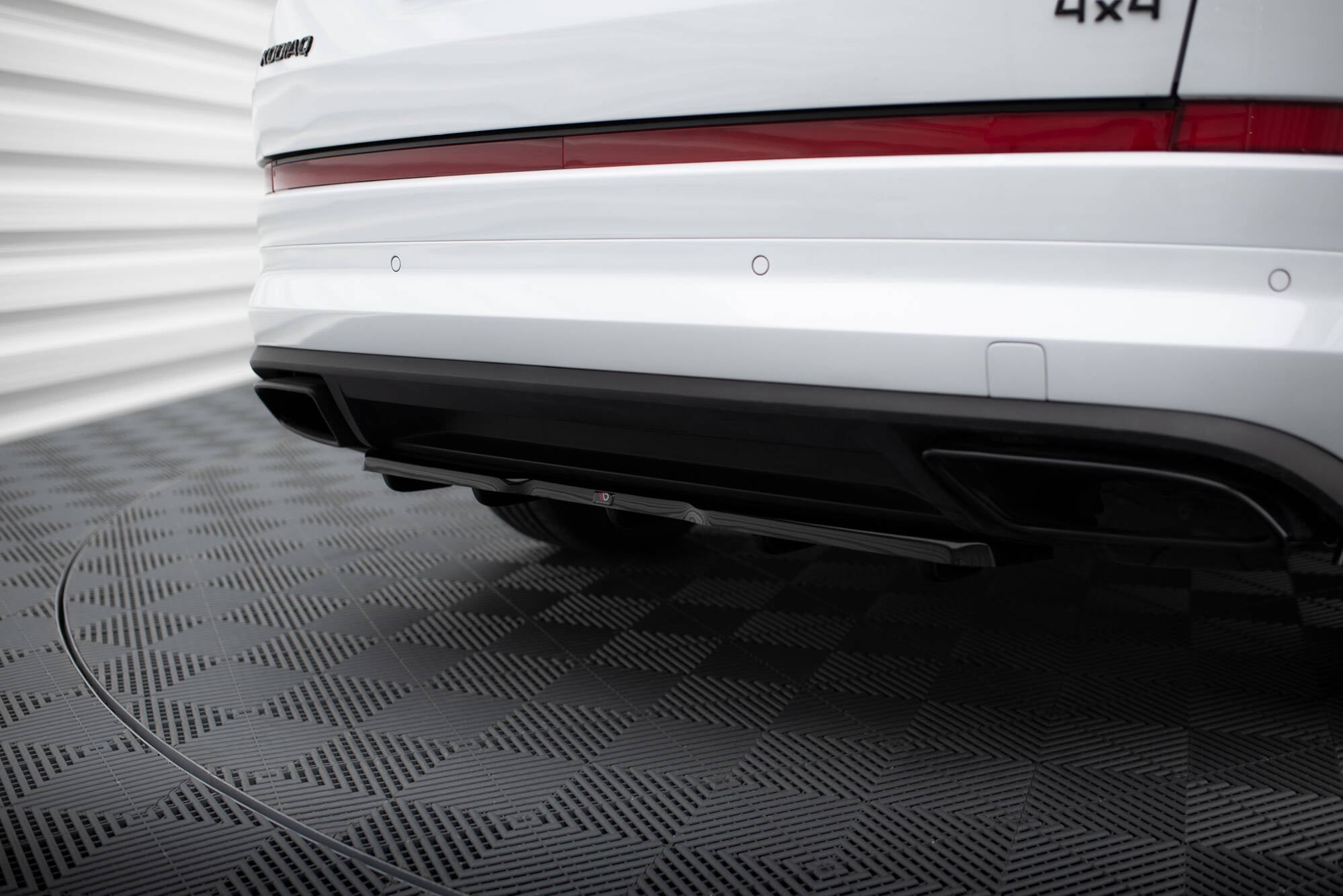 Maxton Design Splitter trasero (With Vertical Bars) para Skoda Kodiaq RS Mk1 / Mk1 Facelift - imagen 2