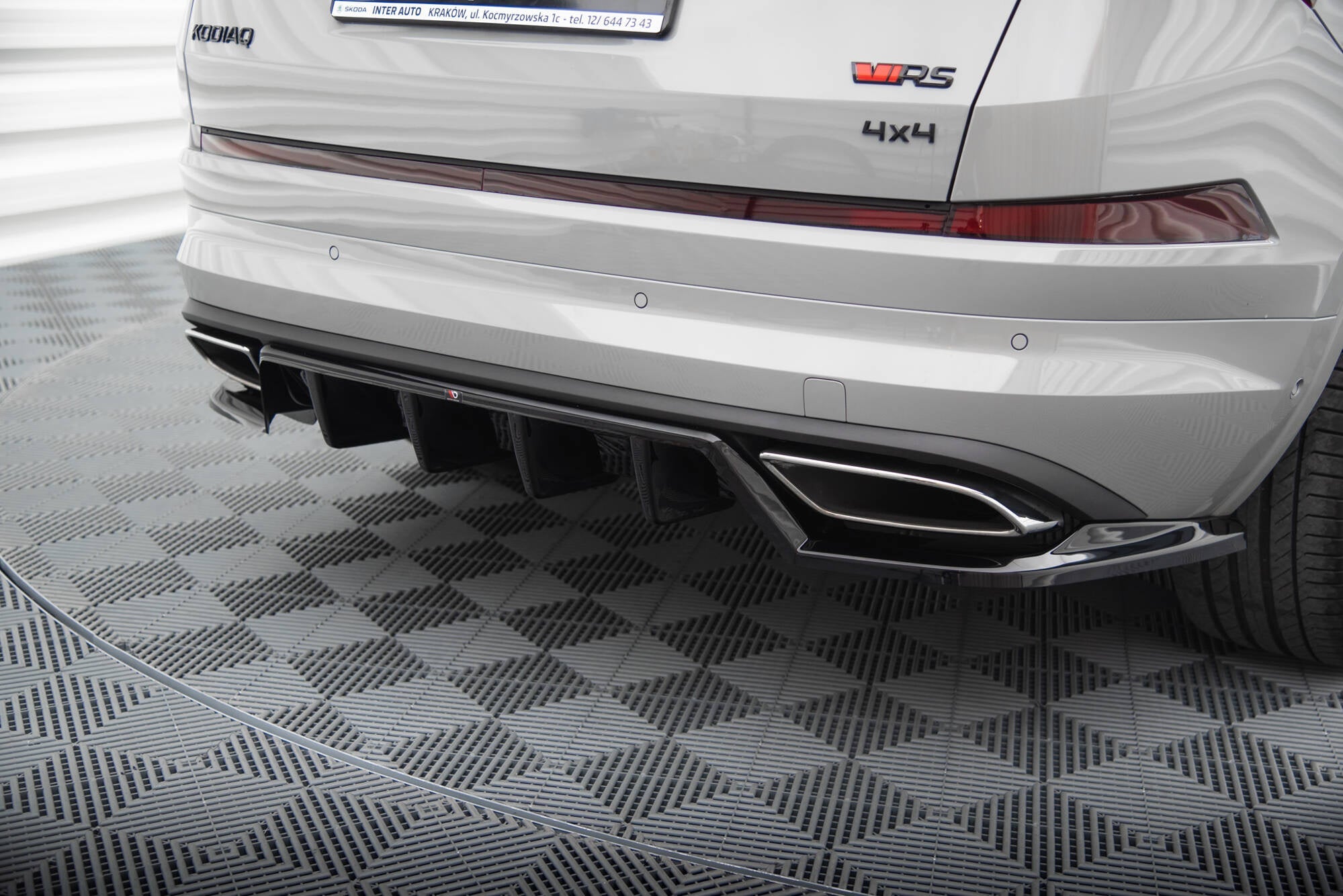 Maxton Design Splitter trasero (With Vertical Bars) para Skoda Kodiaq RS Mk1 / Mk1 Facelift - imagen 1