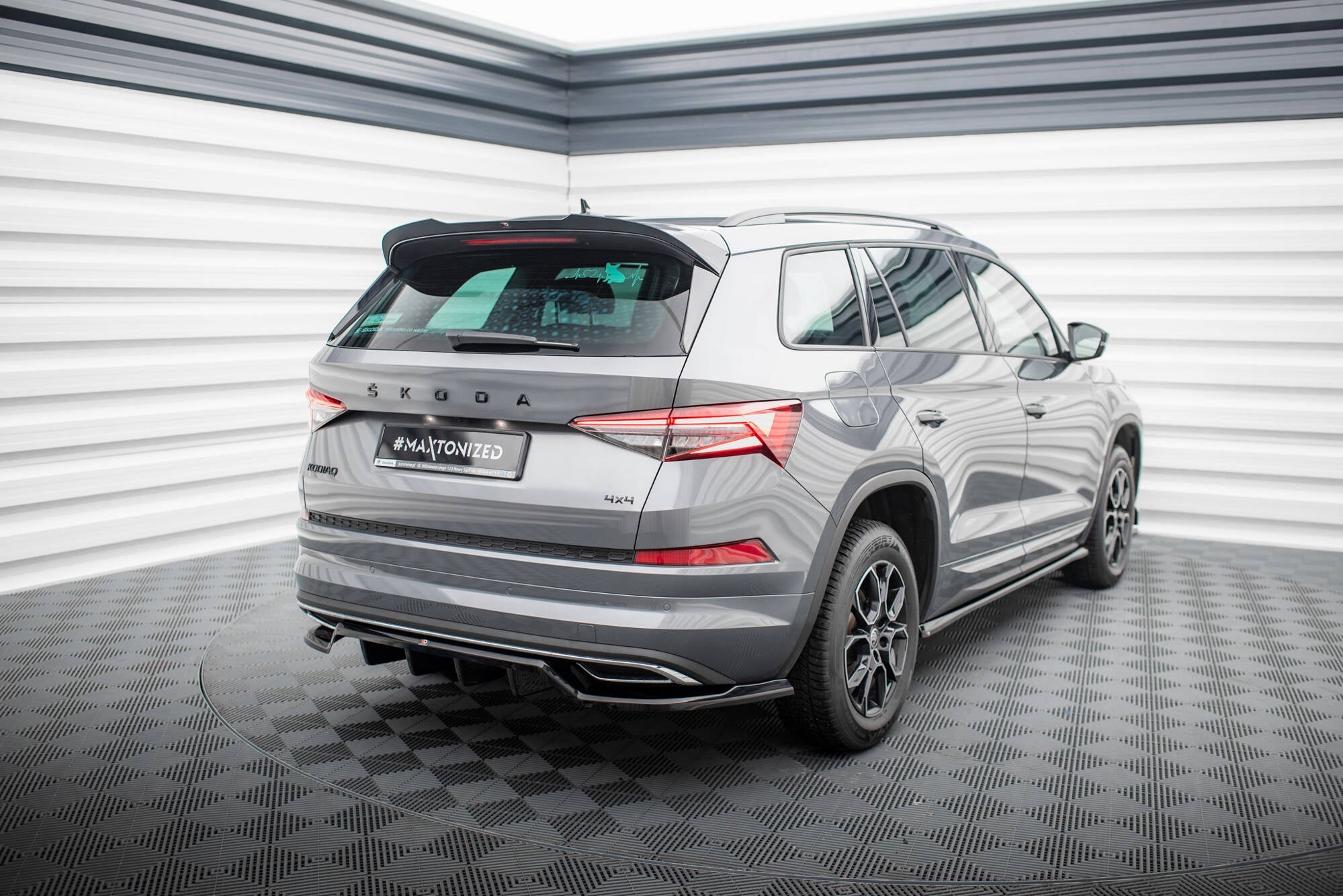 Maxton Design Splitter trasero (With Vertical Bars) para Skoda Kodiaq Sportline Mk1 / Mk1 Facelift - imagen 4