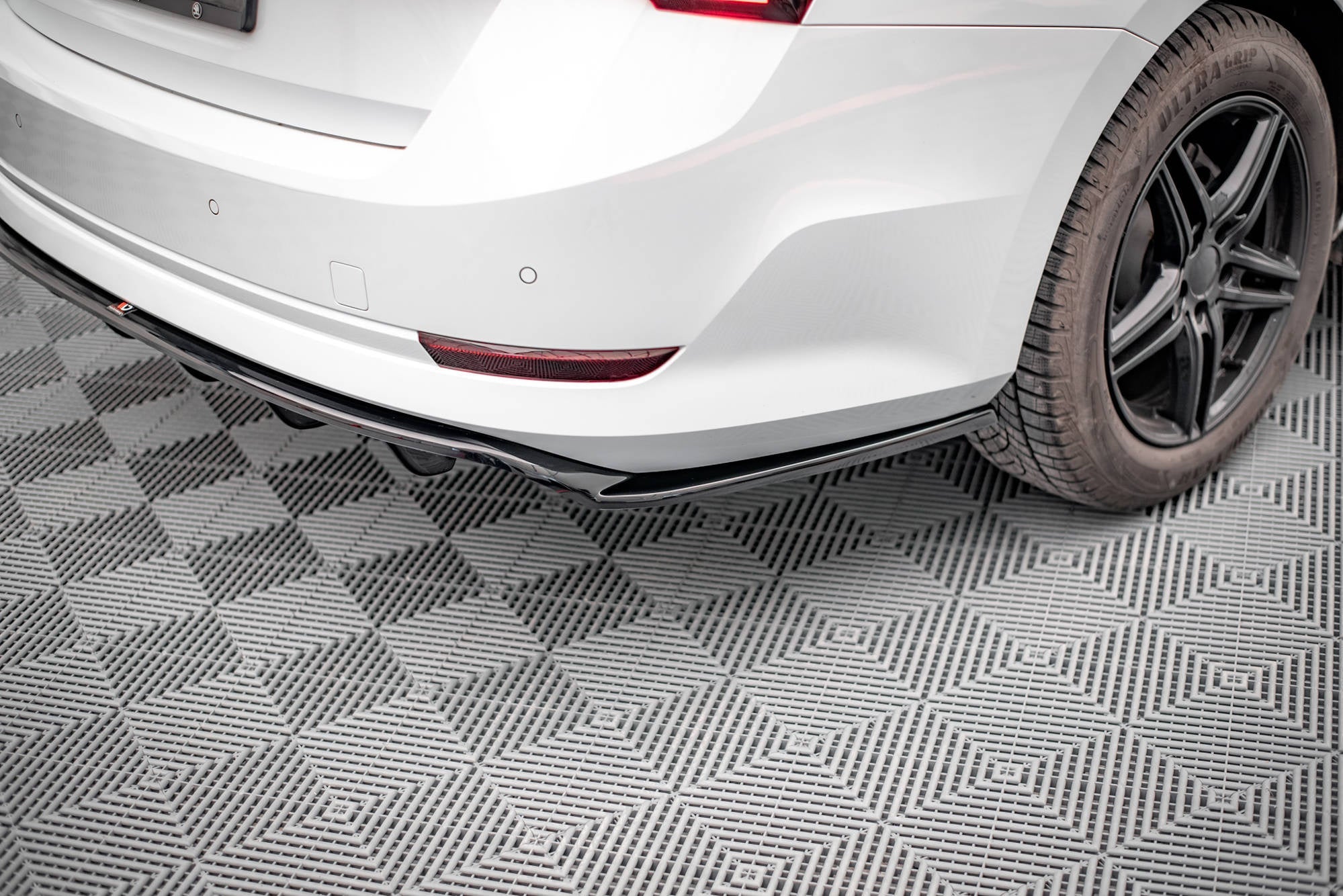 Maxton Design Splitter trasero (With Vertical Bars) para Skoda Octavia Mk4 - imagen 3
