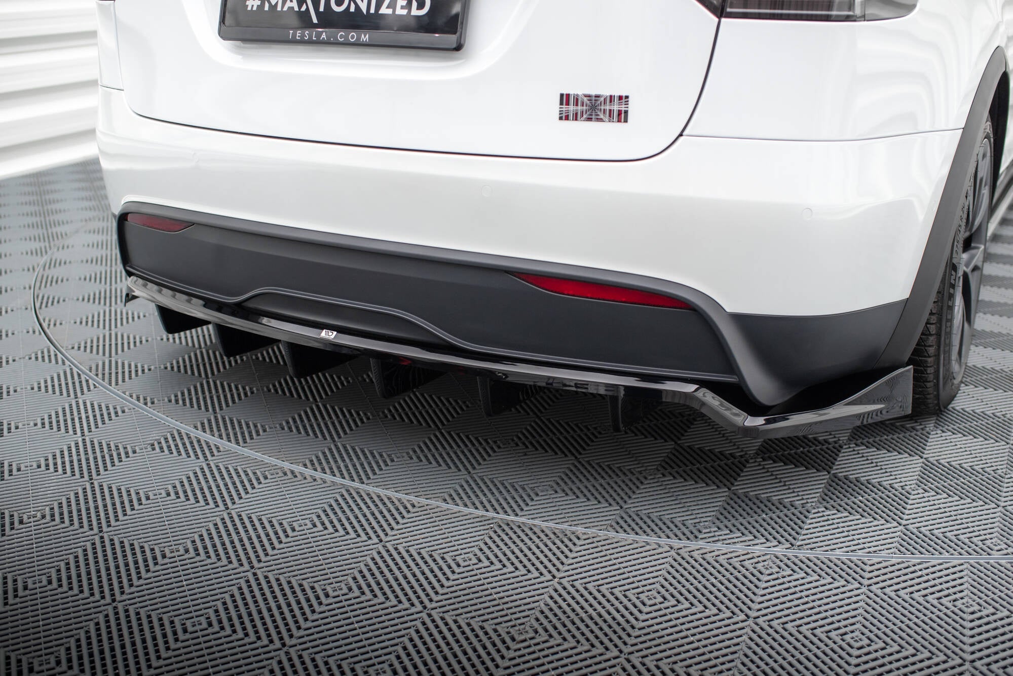 Maxton Design Splitter trasero (With Vertical Bars) para Tesla Model X Mk1 Facelift - imagen 3