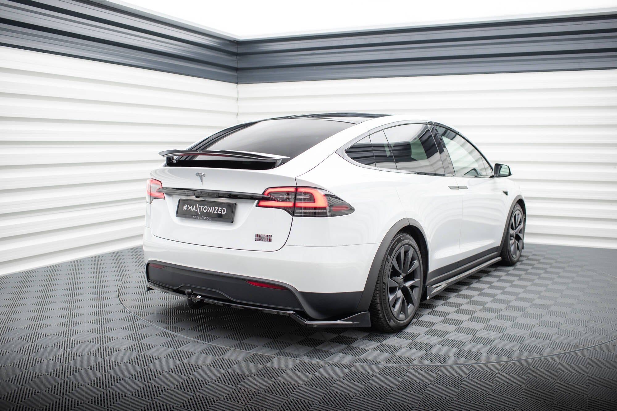 Maxton Design Splitter trasero (With Vertical Bars) para Tesla Model X Mk1 Facelift - imagen 2