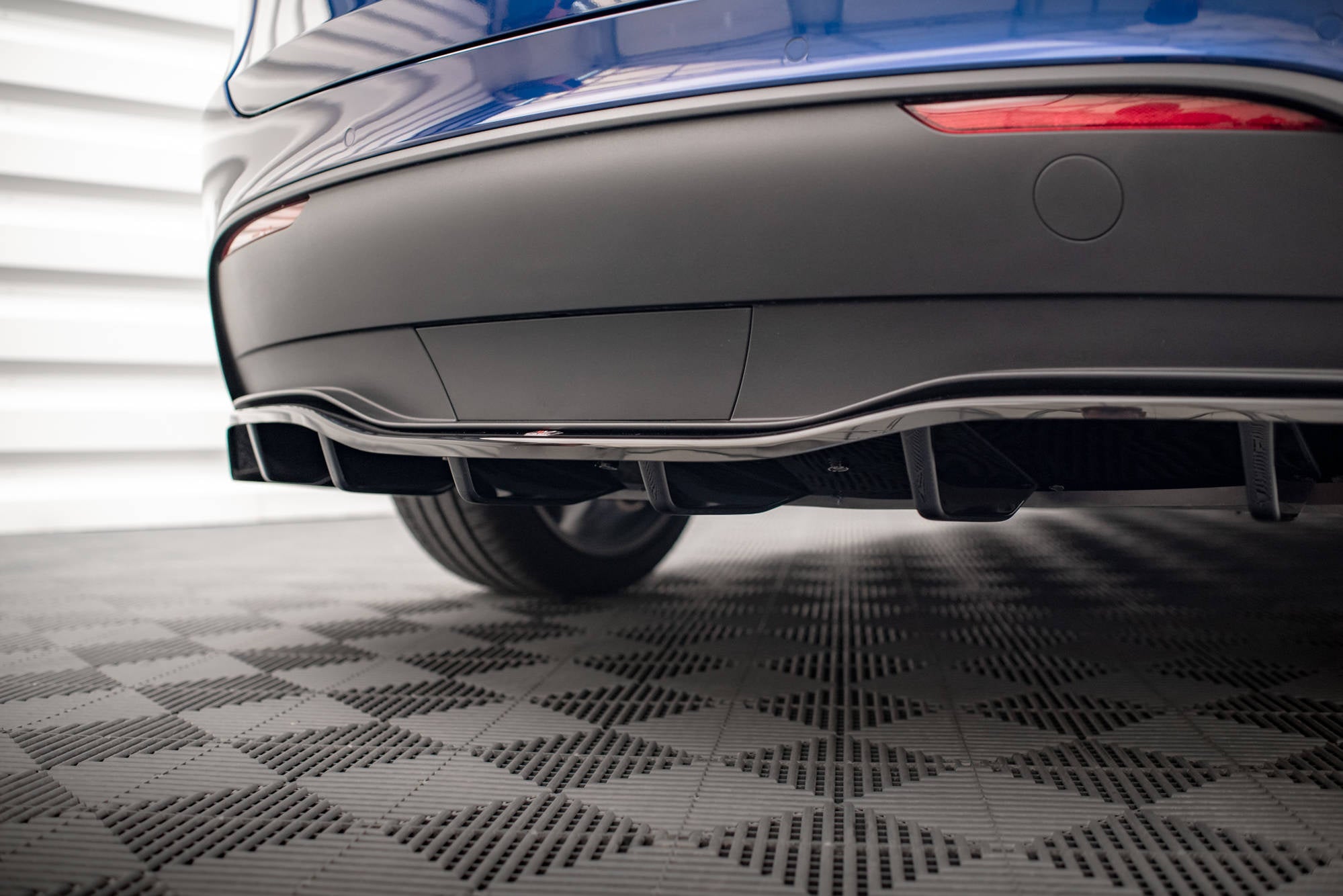 Maxton Design Splitter trasero (With Vertical Bars) para Tesla Model Y - imagen 4