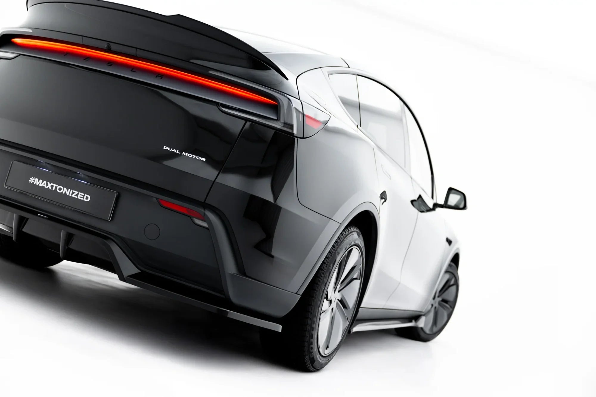 Maxton Design Splitter trasero (With Vertical Bars) para Tesla Model Y Premium Mk1 Facelift - imagen 2