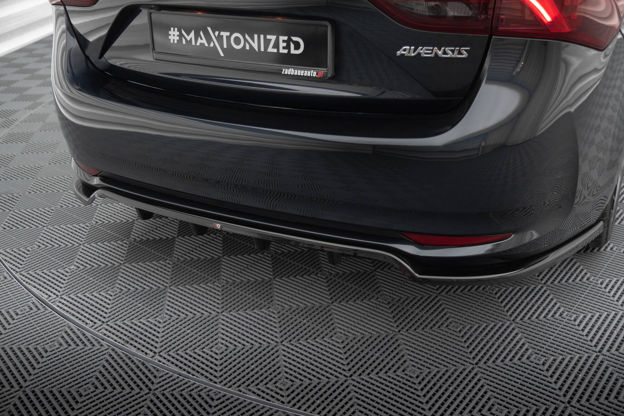 Maxton Design Splitter trasero (With Vertical Bars) para Toyota Avensis Sedan Mk3 Facelift - imagen 1