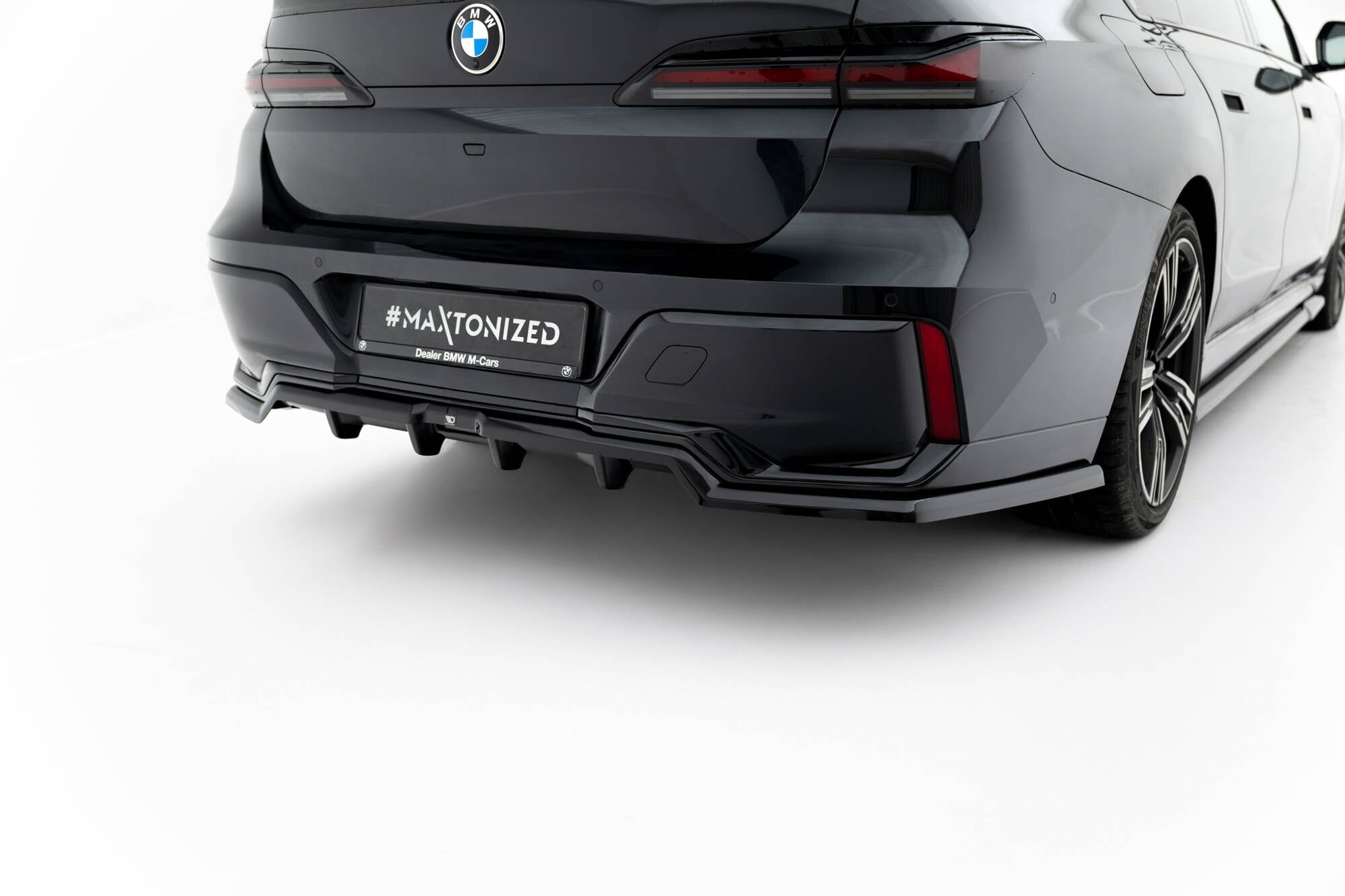 Maxton Design Splitter trasero (With Vertical Bars) V.1 para BMW 7 M-Pack G70 - imagen 2