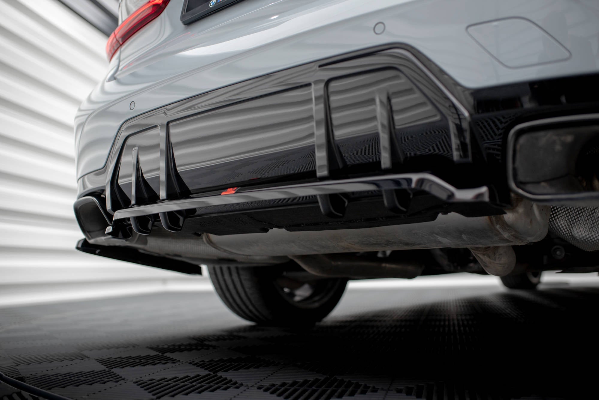 Maxton Design Splitter trasero (With Vertical Bars) V.1 para BMW M340i G20 / G21 Facelift - imagen 2