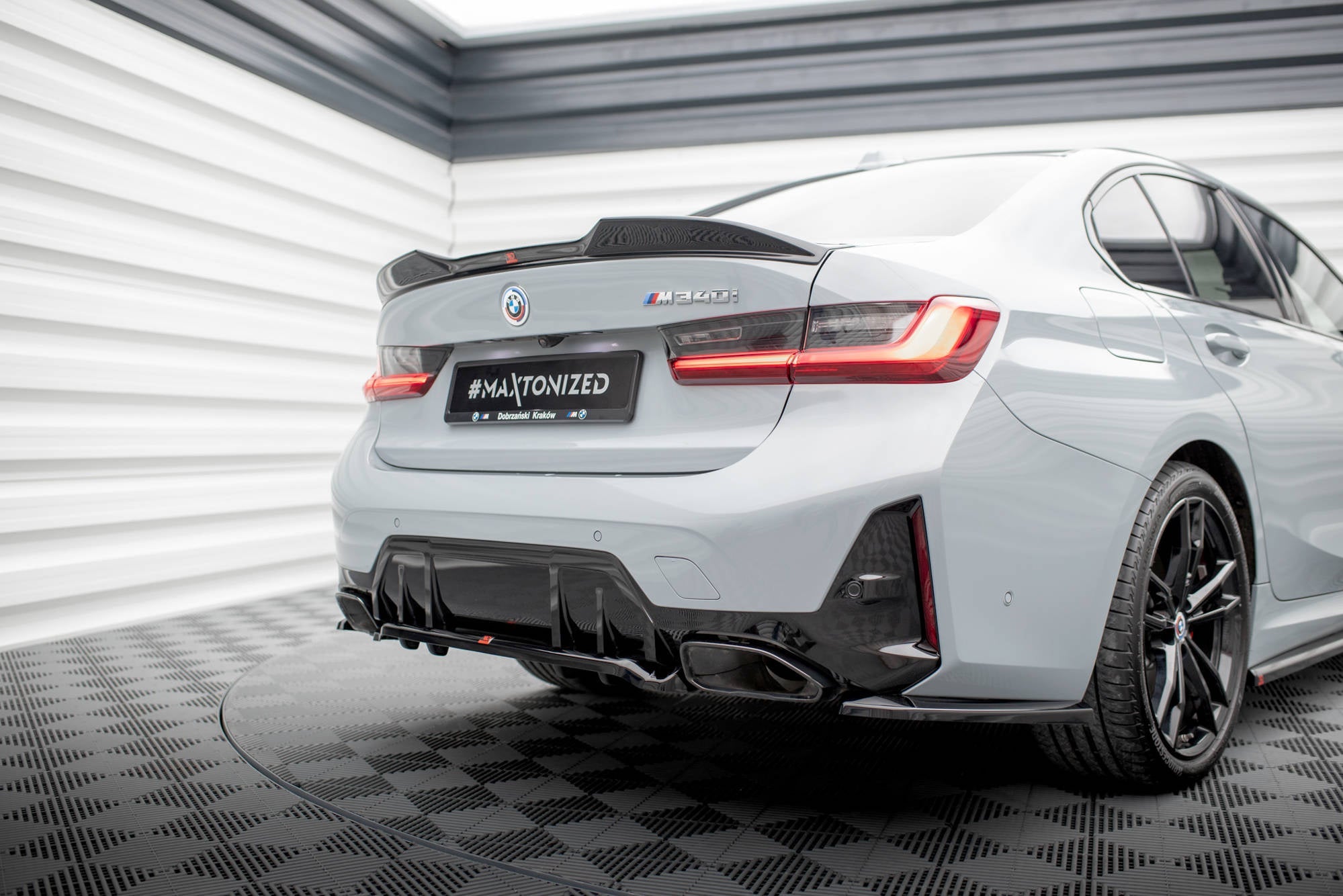 Maxton Design Splitter trasero (With Vertical Bars) V.1 para BMW M340i G20 / G21 Facelift - imagen 1