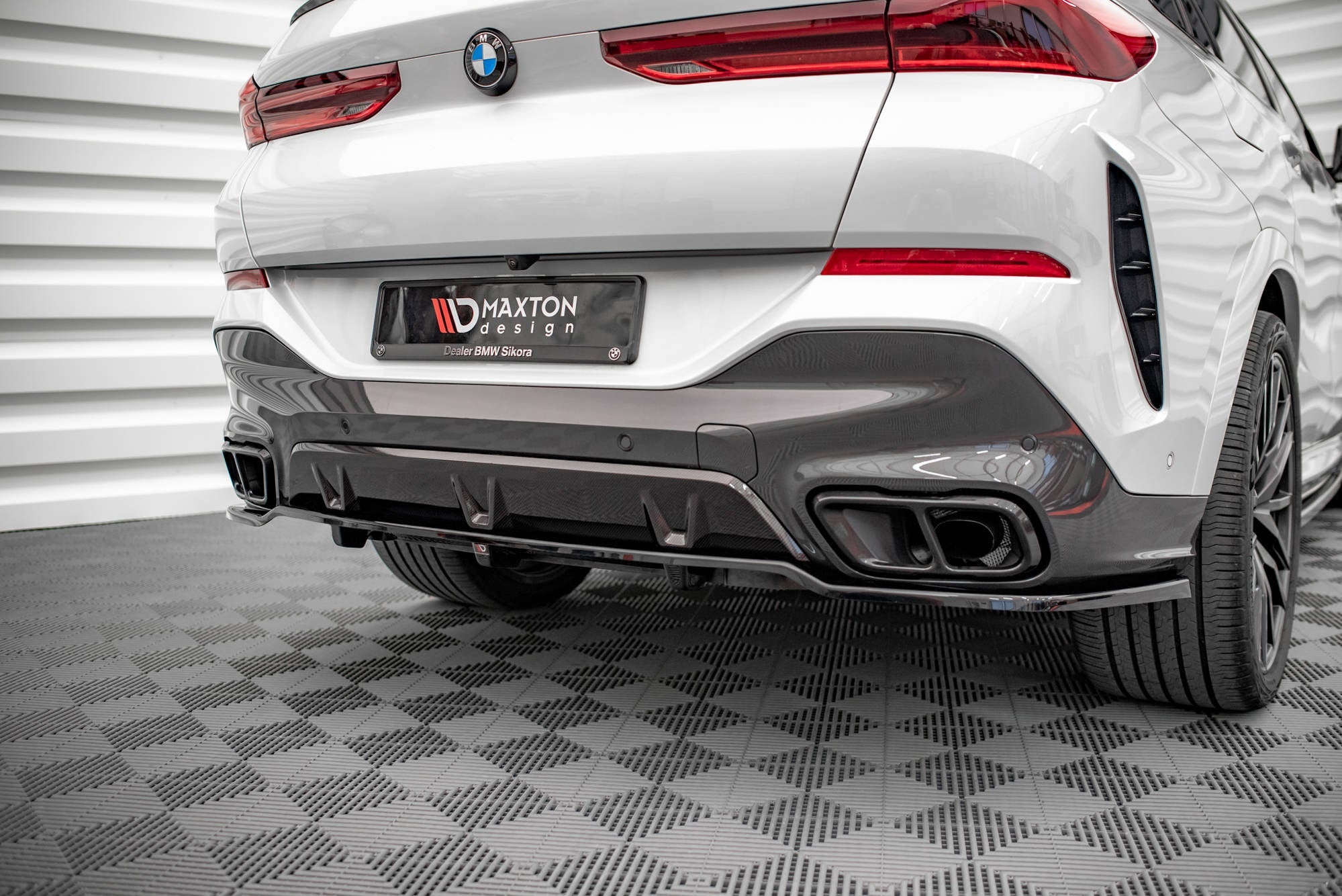 Maxton Design Splitter trasero (With Vertical Bars) V.1 para BMW X6 M-Pack G06 - imagen 1