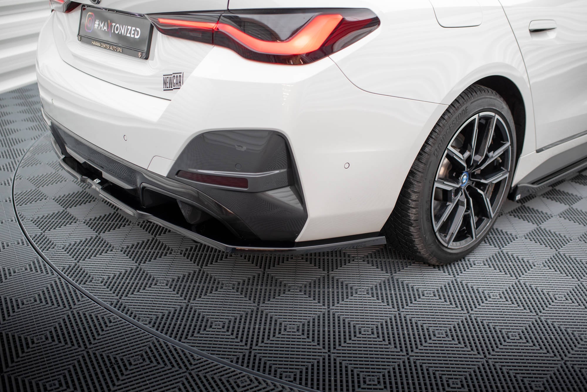Maxton Design Splitter trasero (With Vertical Bars) V.1 para BMW i4 M-Pack G26 - imagen 2