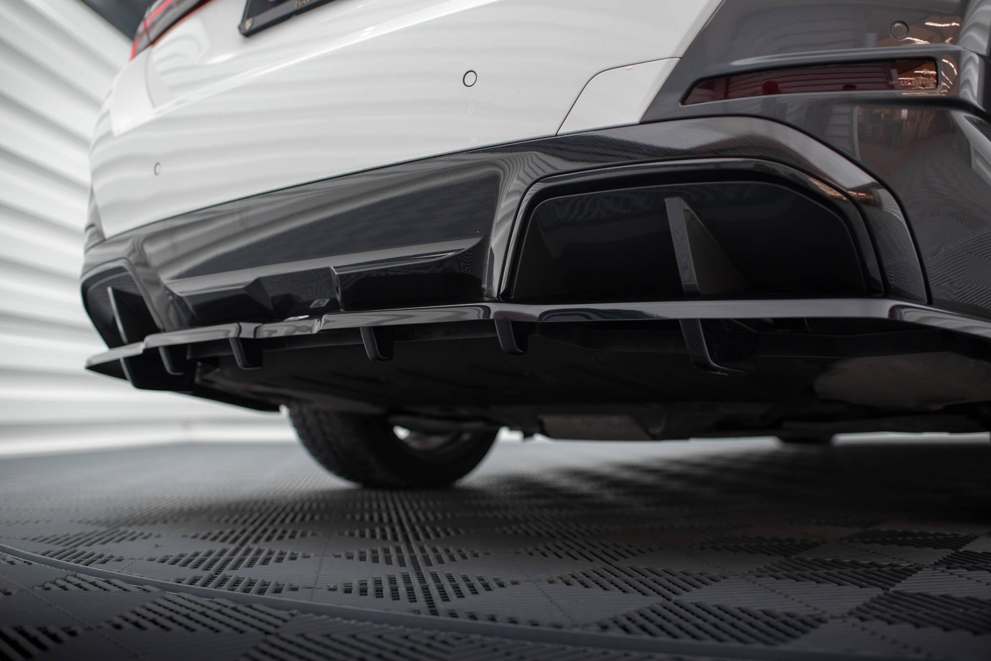 Maxton Design Splitter trasero (With Vertical Bars) V.1 para BMW i4 M-Pack G26 - imagen 3