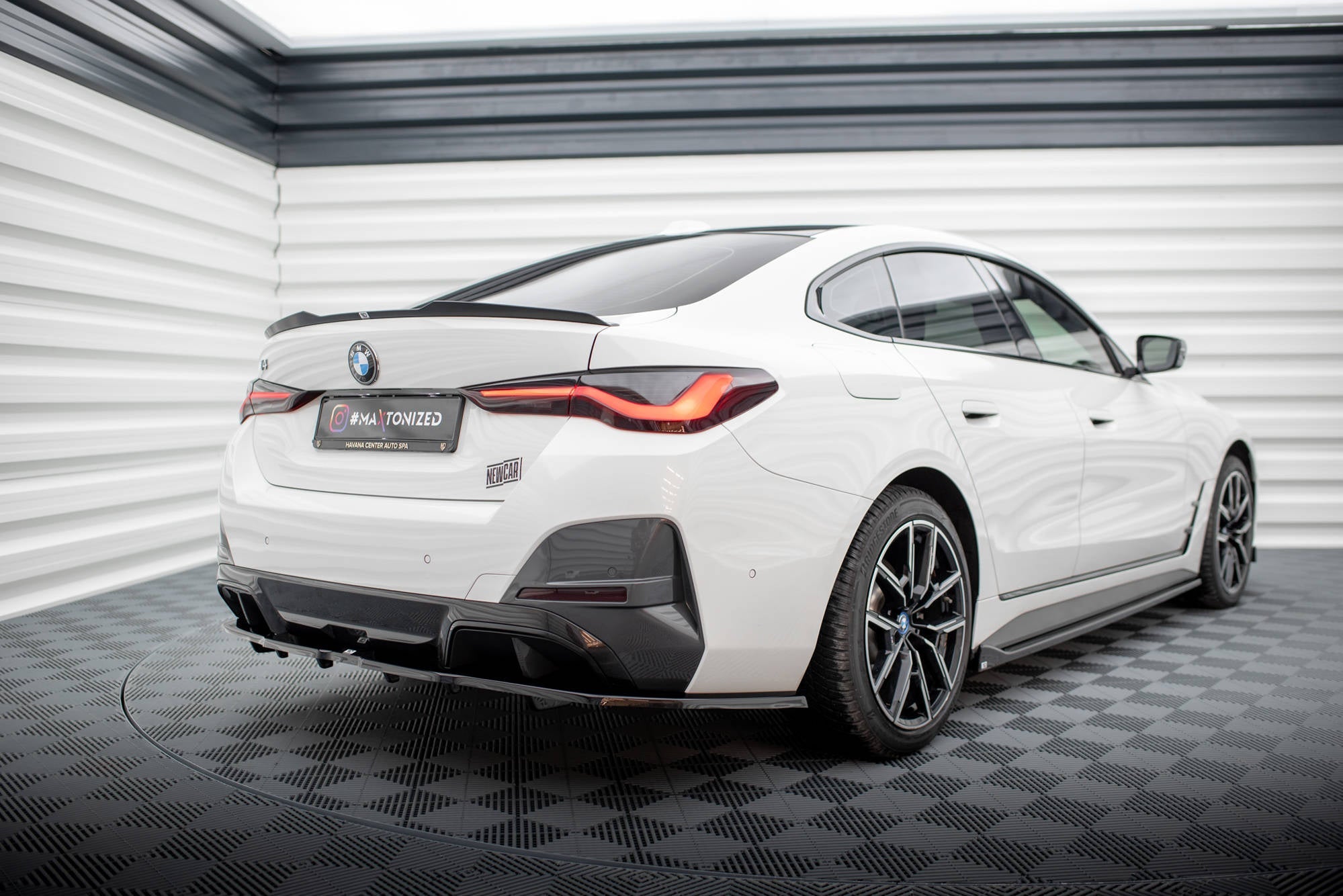 Maxton Design Splitter trasero (With Vertical Bars) V.1 para BMW i4 M-Pack G26 - imagen 4