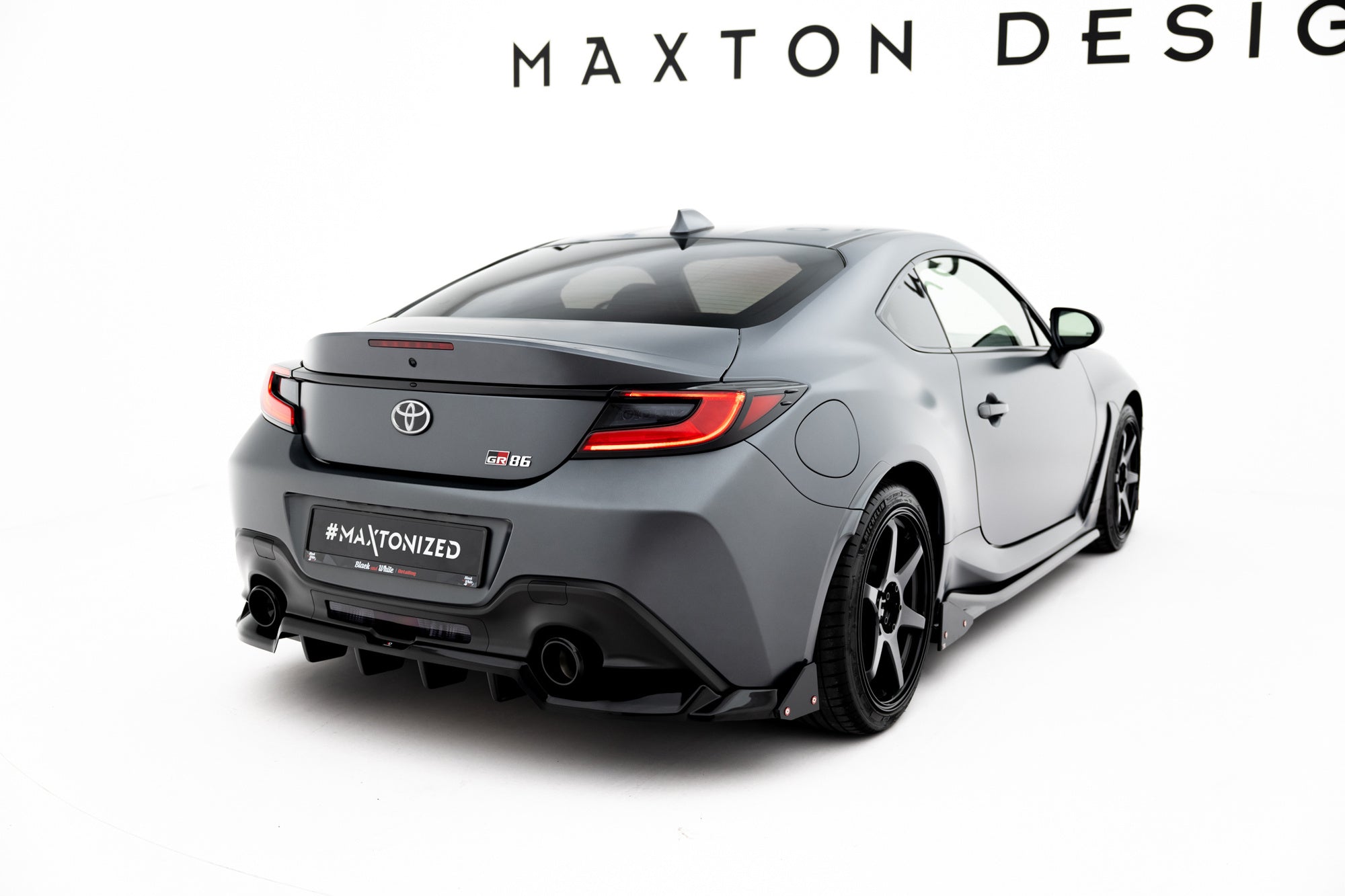 Maxton Design Splitter trasero (With Vertical Bars) V.1 + Flaps para Toyota GR86 Mk1 - imagen 1