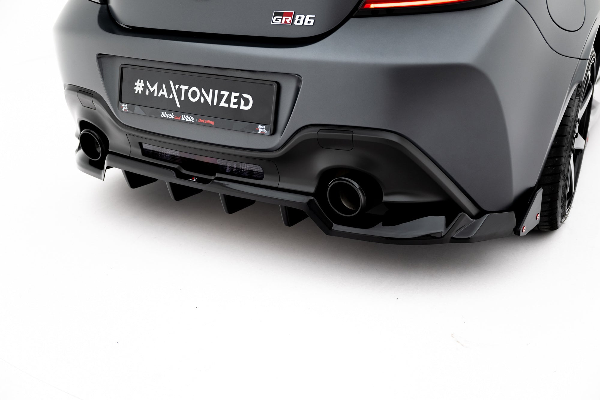 Maxton Design Splitter trasero (With Vertical Bars) V.1 + Flaps para Toyota GR86 Mk1 - imagen 2